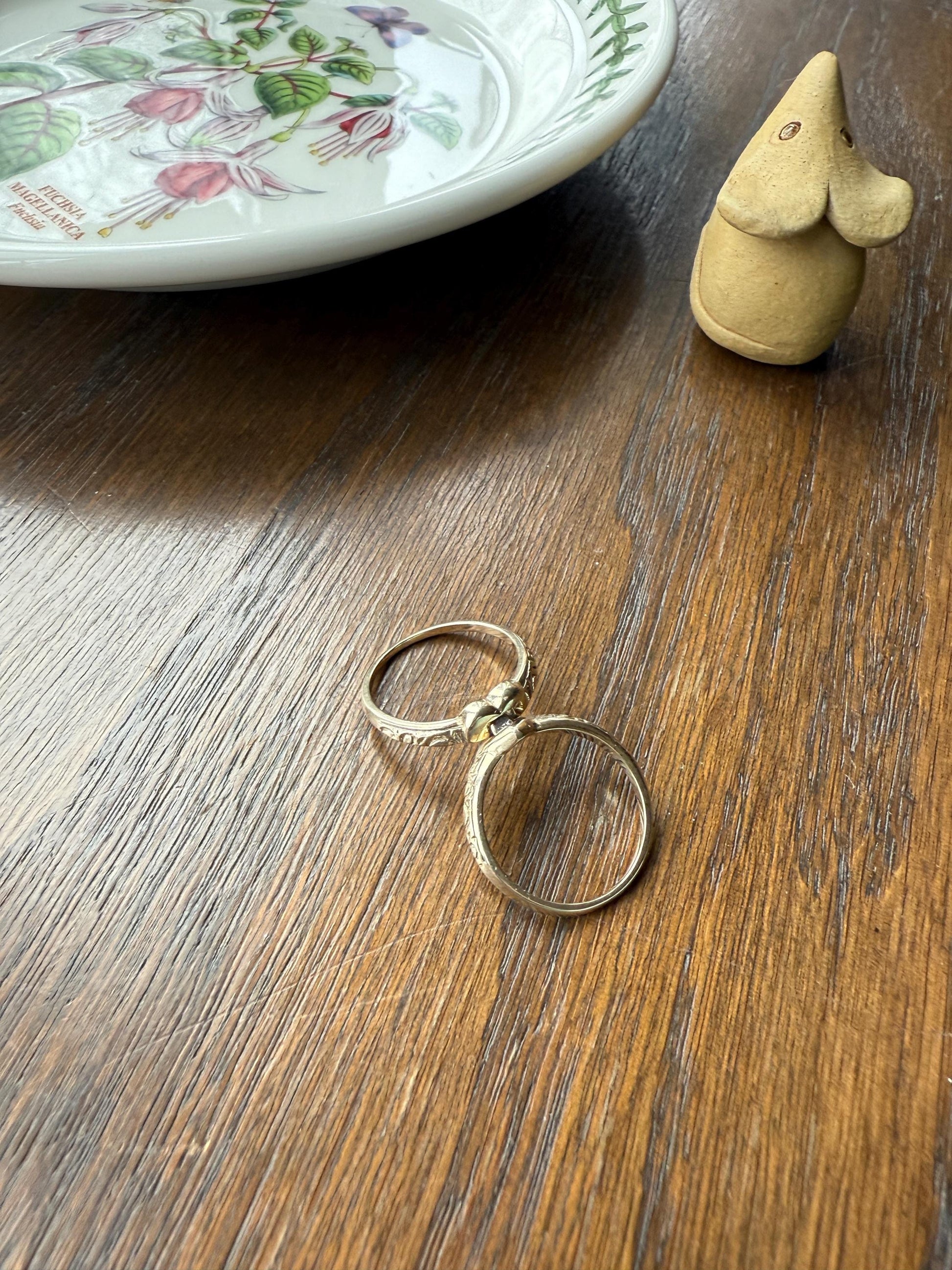SECRET Vintage HEART " I Love You " Two Part Opening 9k Gold Double Band Ring Diamond Hinged Figural Scrolled Shoulders