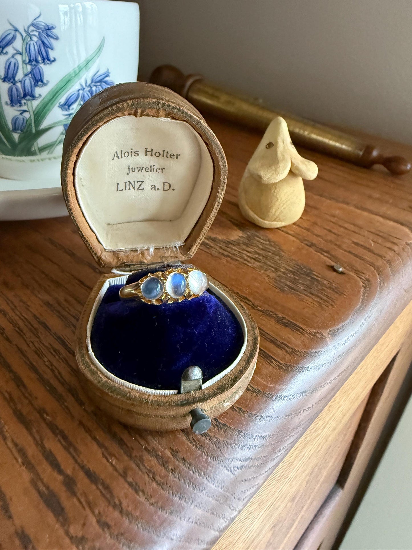 Antique Glowing Blue MOONSTONE Orb Three Stone 18k Gold Belcher Band Ring Man Unisex Stacker