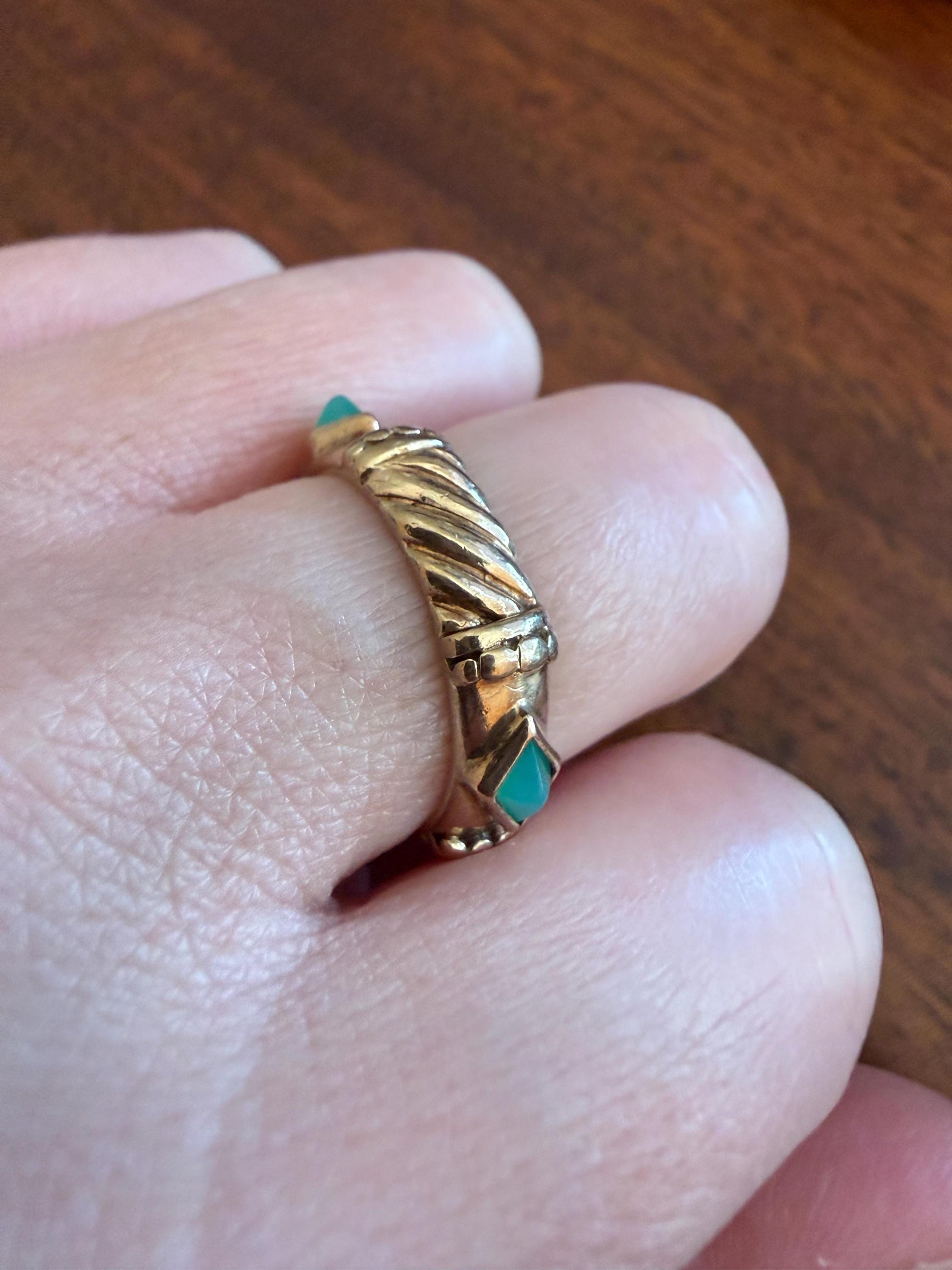 Vintage Pyramid Green Chalcedony Braid Rivet 3D Chunky Band 10k Gold Ring Retro Stacker Texture