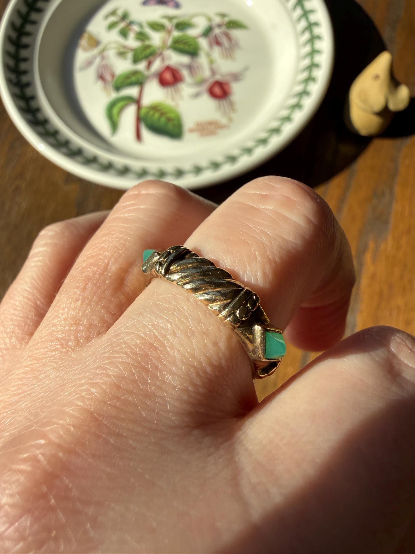 Vintage Pyramid Green Chalcedony Braid Rivet 3D Chunky Band 10k Gold Ring Retro Stacker Texture