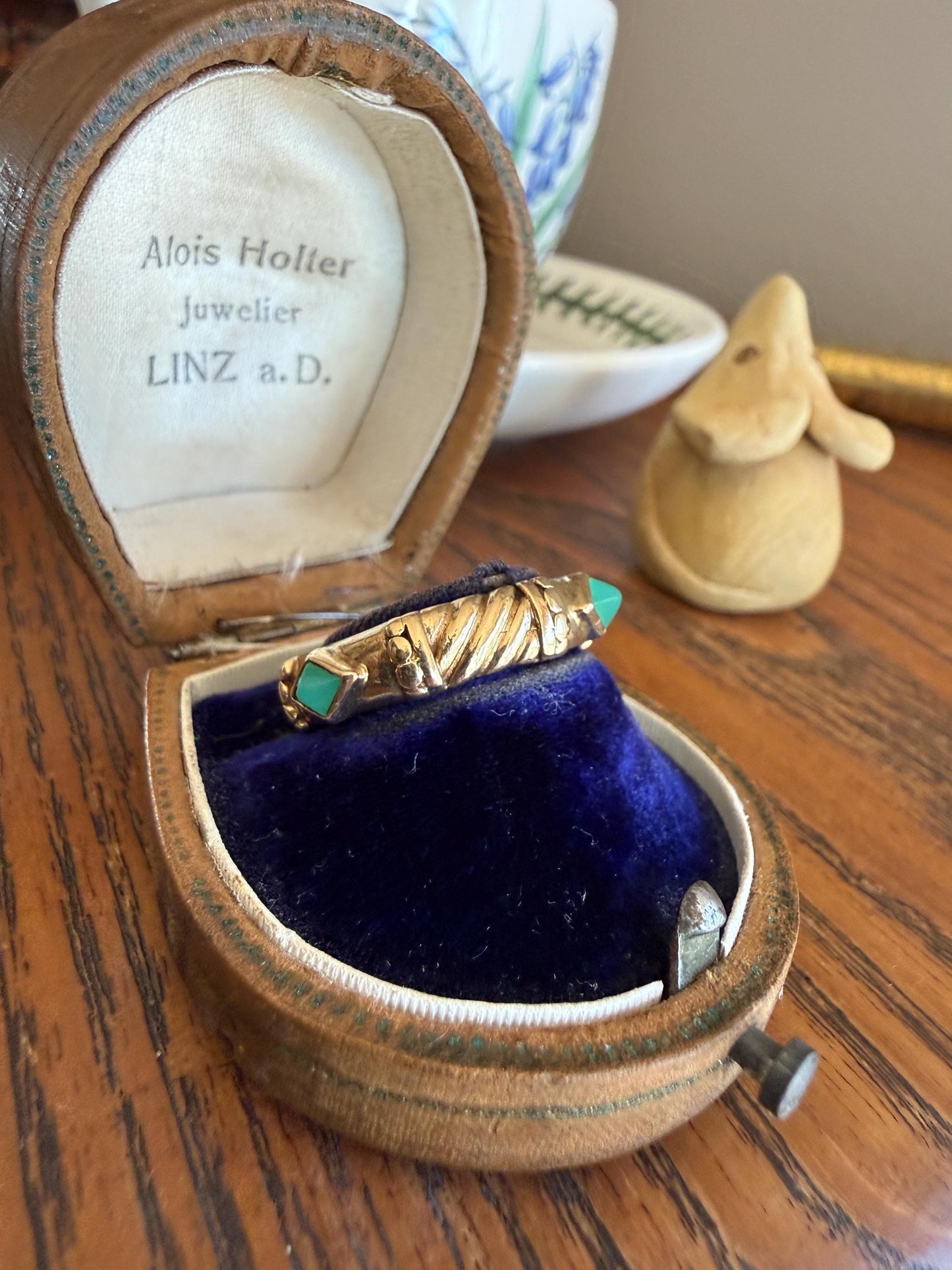 Vintage Pyramid Green Chalcedony Braid Rivet 3D Chunky Band 10k Gold Ring Retro Stacker Texture