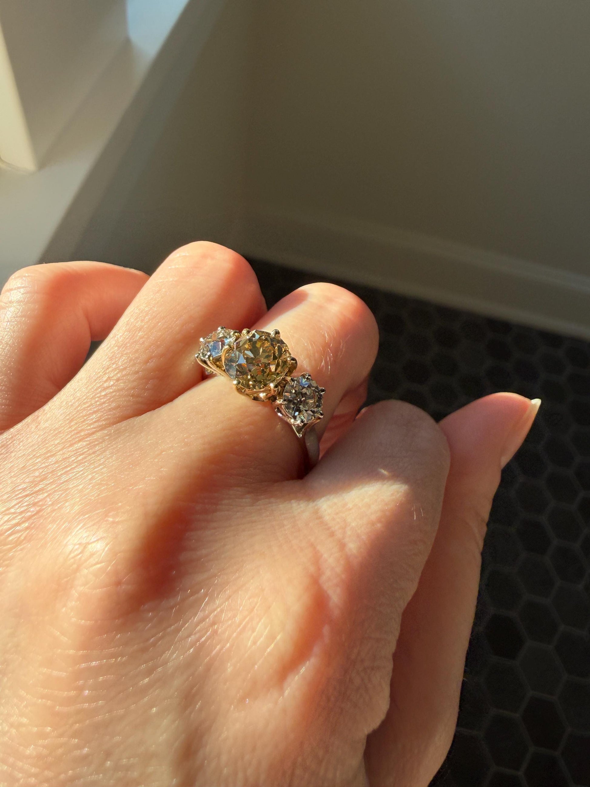 CHAMPAGNE Fancy Light BROWN Cognac Three Stone 3.3 Carats Old Mine Cut DIAMOND Ring 18k Yellow White Gold Vintage Art Deco Tall Stacker Band