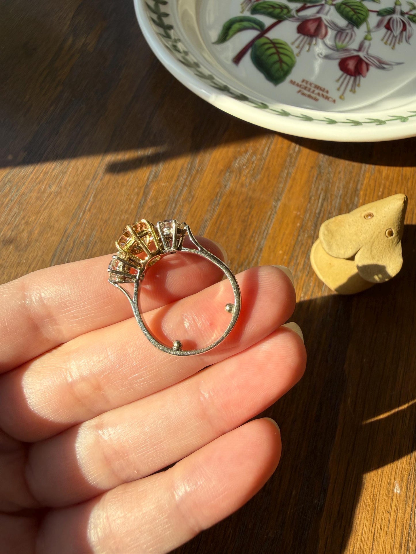 CHAMPAGNE Fancy Light BROWN Cognac Three Stone 3.3 Carats Old Mine Cut DIAMOND Ring 18k Yellow White Gold Vintage Art Deco Tall Stacker Band