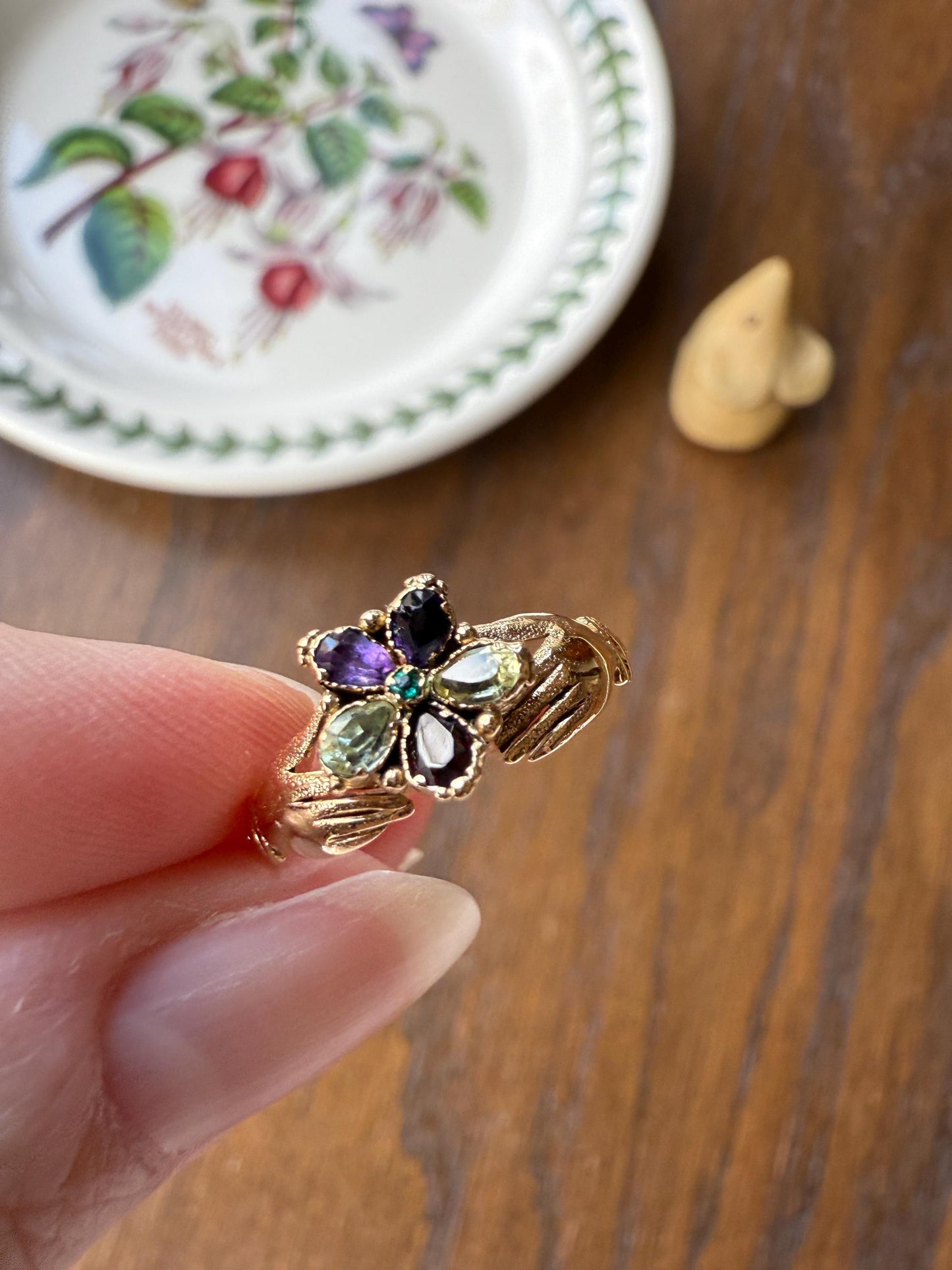 PANSY Hands Holding Flower ACROSTIC? 18k Gold Victorian Gemset Ring Amethyst Garnet Emerald Sweet Figural Stacker Locket Back