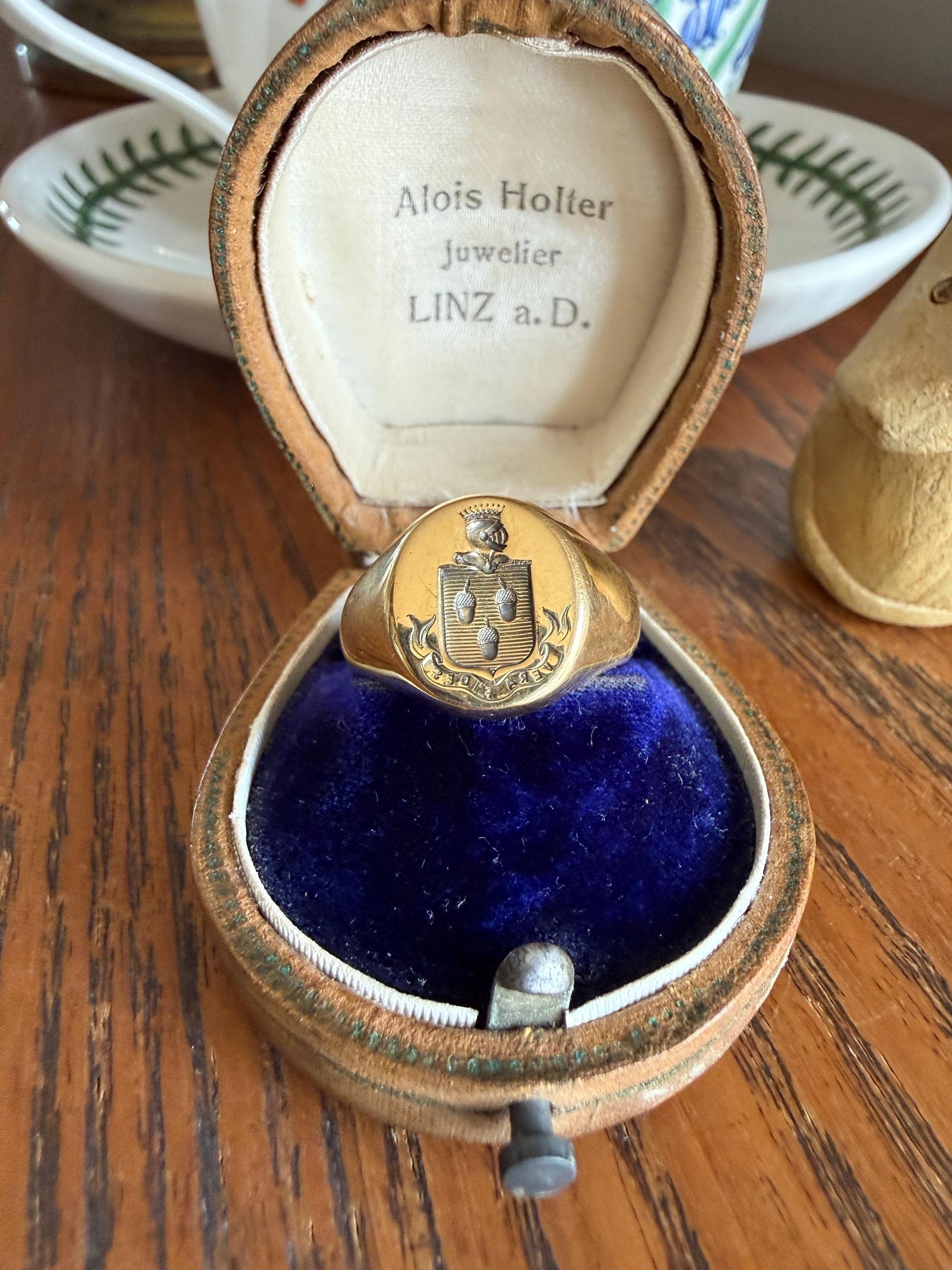 ACORNS True Faith Genuine Trust 18k Gold Count CROWN French Nobility Antique Shield SIGNET Ring Heraldic Crest Chunky Coat of Arm Man Unisex