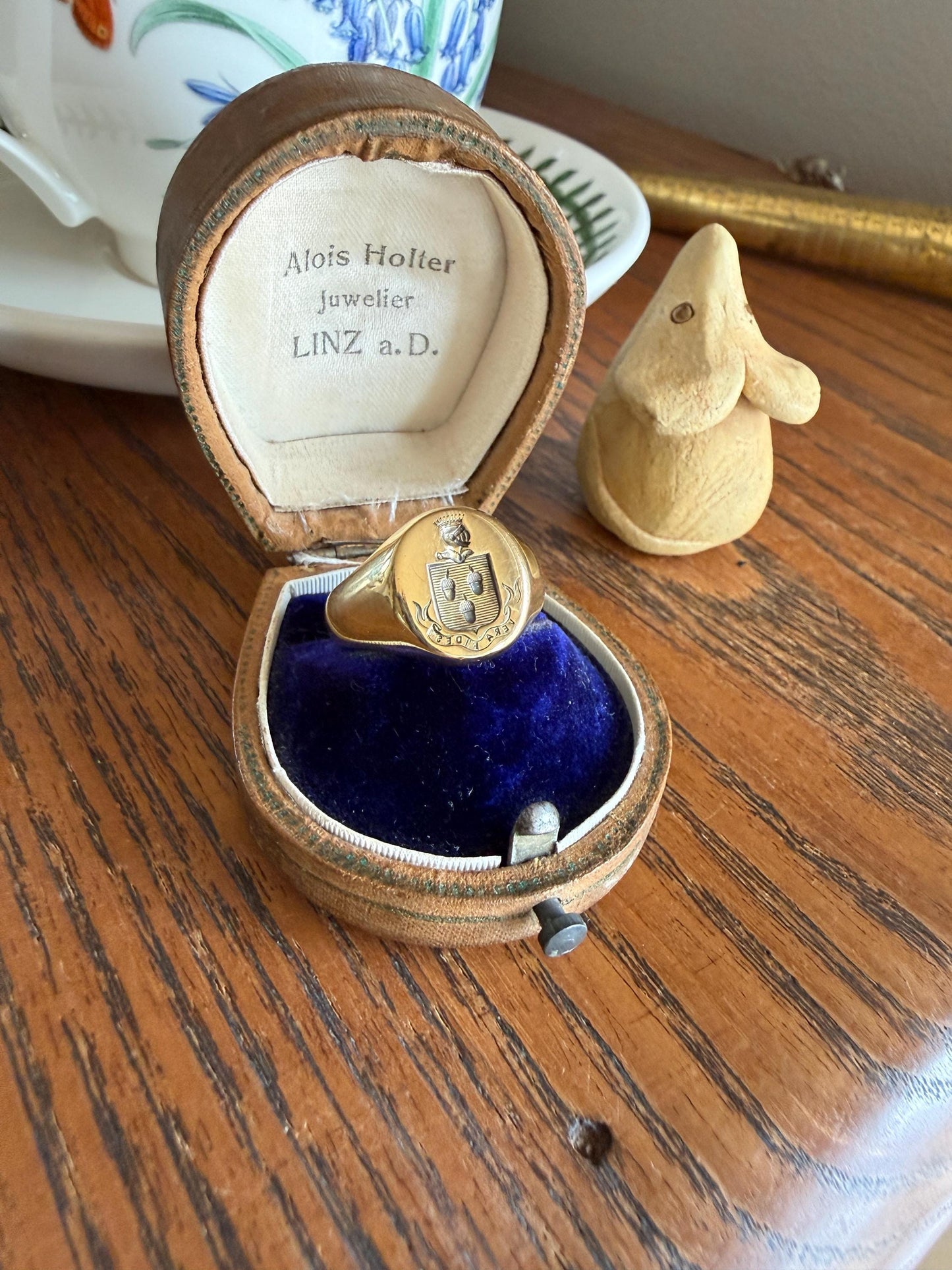 ACORNS True Faith Genuine Trust 18k Gold Count CROWN French Nobility Antique Shield SIGNET Ring Heraldic Crest Chunky Coat of Arm Man Unisex