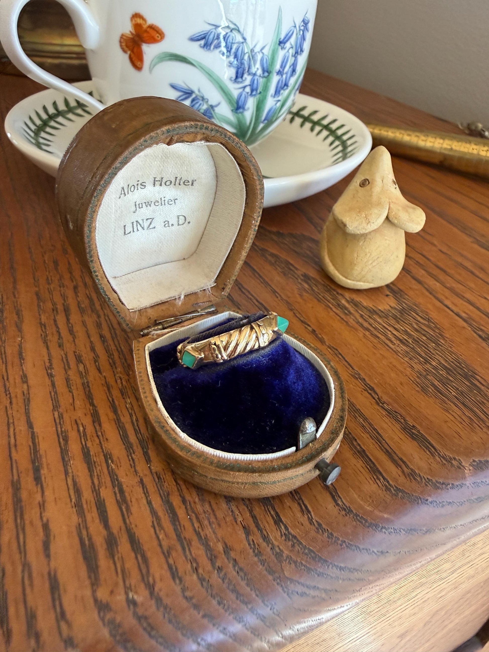 Vintage Pyramid Green Chalcedony Braid Rivet 3D Chunky Band 10k Gold Ring Retro Stacker Texture