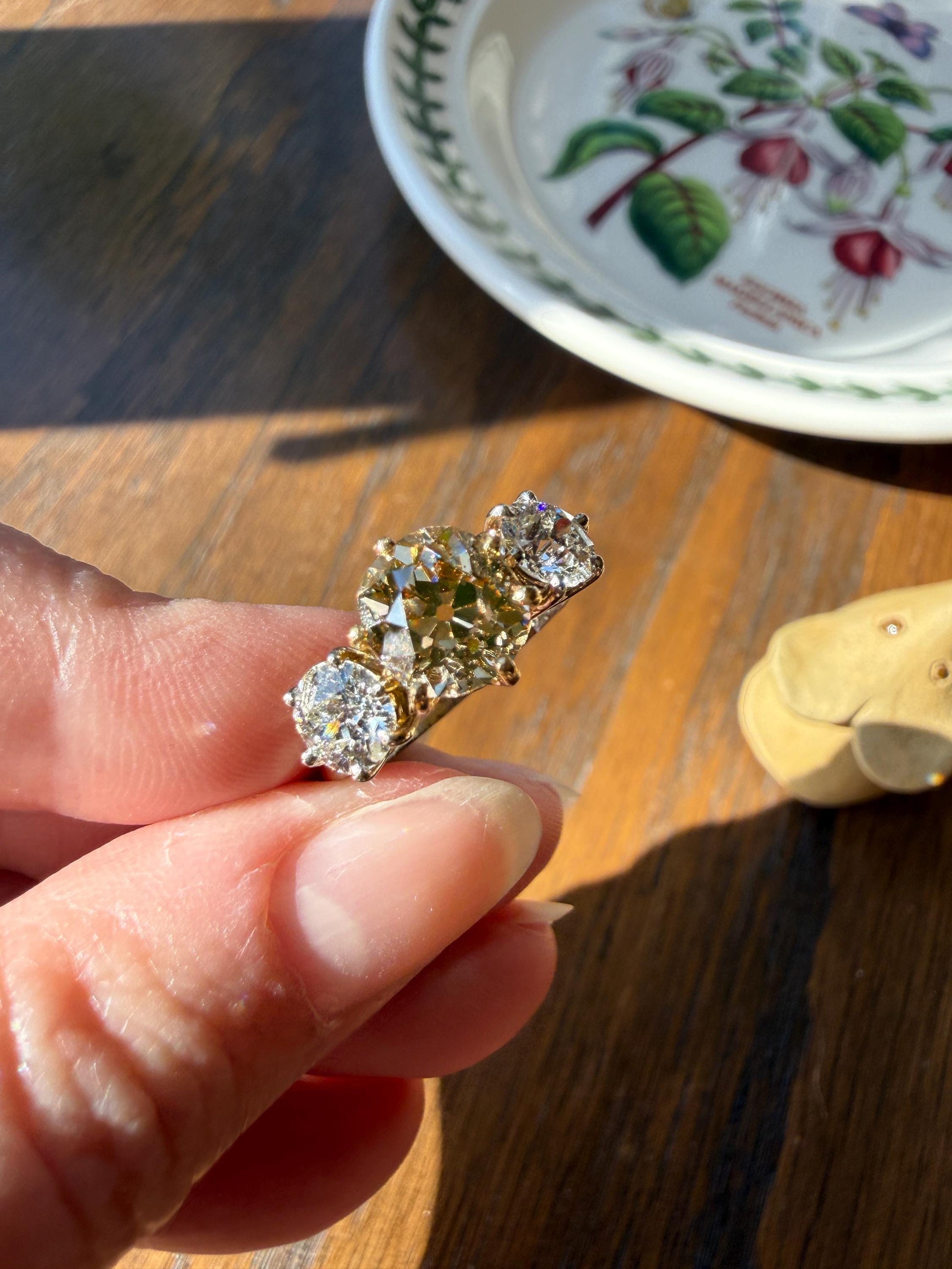 CHAMPAGNE Fancy Light BROWN Cognac Three Stone 3.3 Carats Old Mine Cut DIAMOND Ring 18k Yellow White Gold Vintage Art Deco Tall Stacker Band