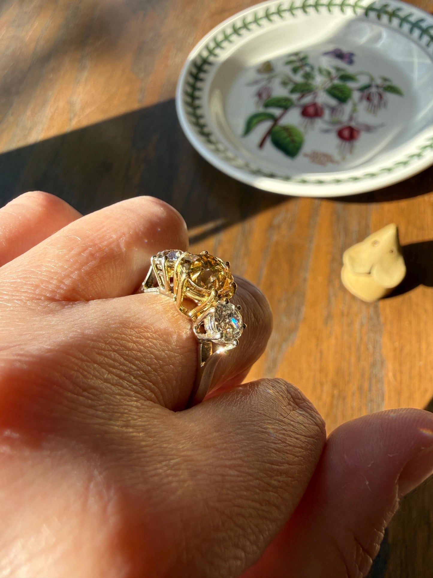 CHAMPAGNE Fancy Light BROWN Cognac Three Stone 3.3 Carats Old Mine Cut DIAMOND Ring 18k Yellow White Gold Vintage Art Deco Tall Stacker Band