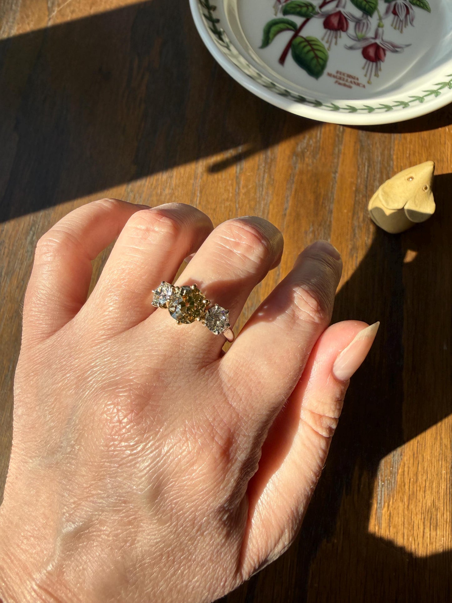 CHAMPAGNE Fancy Light BROWN Cognac Three Stone 3.3 Carats Old Mine Cut DIAMOND Ring 18k Yellow White Gold Vintage Art Deco Tall Stacker Band