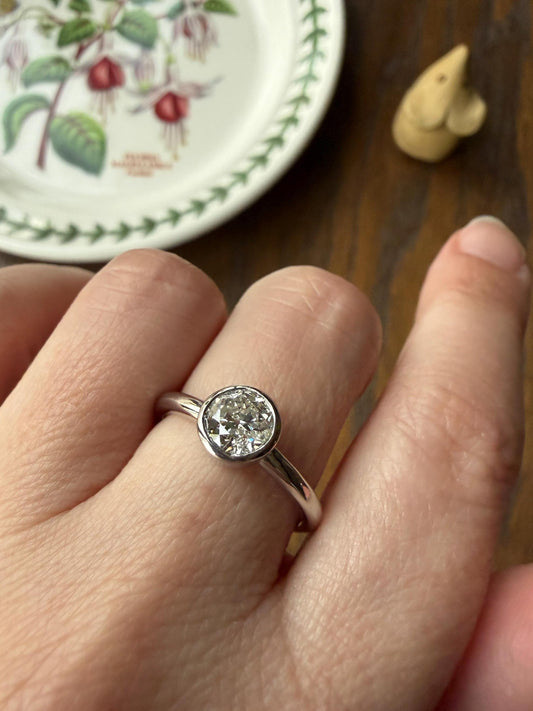 Chunky Vintage 0.9 Carat Old European Cut DIAMOND Bezel Set Ring Art Deco Stacker Donut Band 18k White Gold Solitaire Geometric Engagement