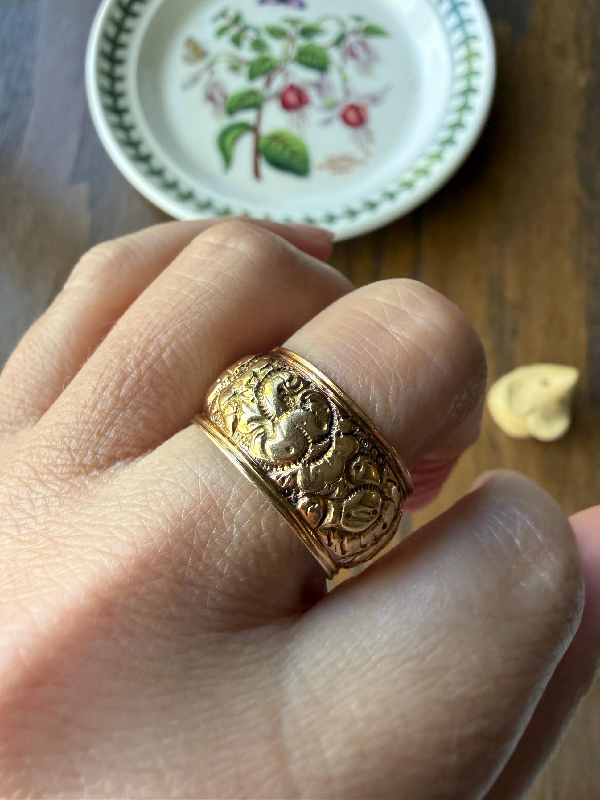 XL Antique FLORAL Embossed French Georgian Victorian Era Eternity Band 11mm Wide Ring 18k Gold Wedding Stacker