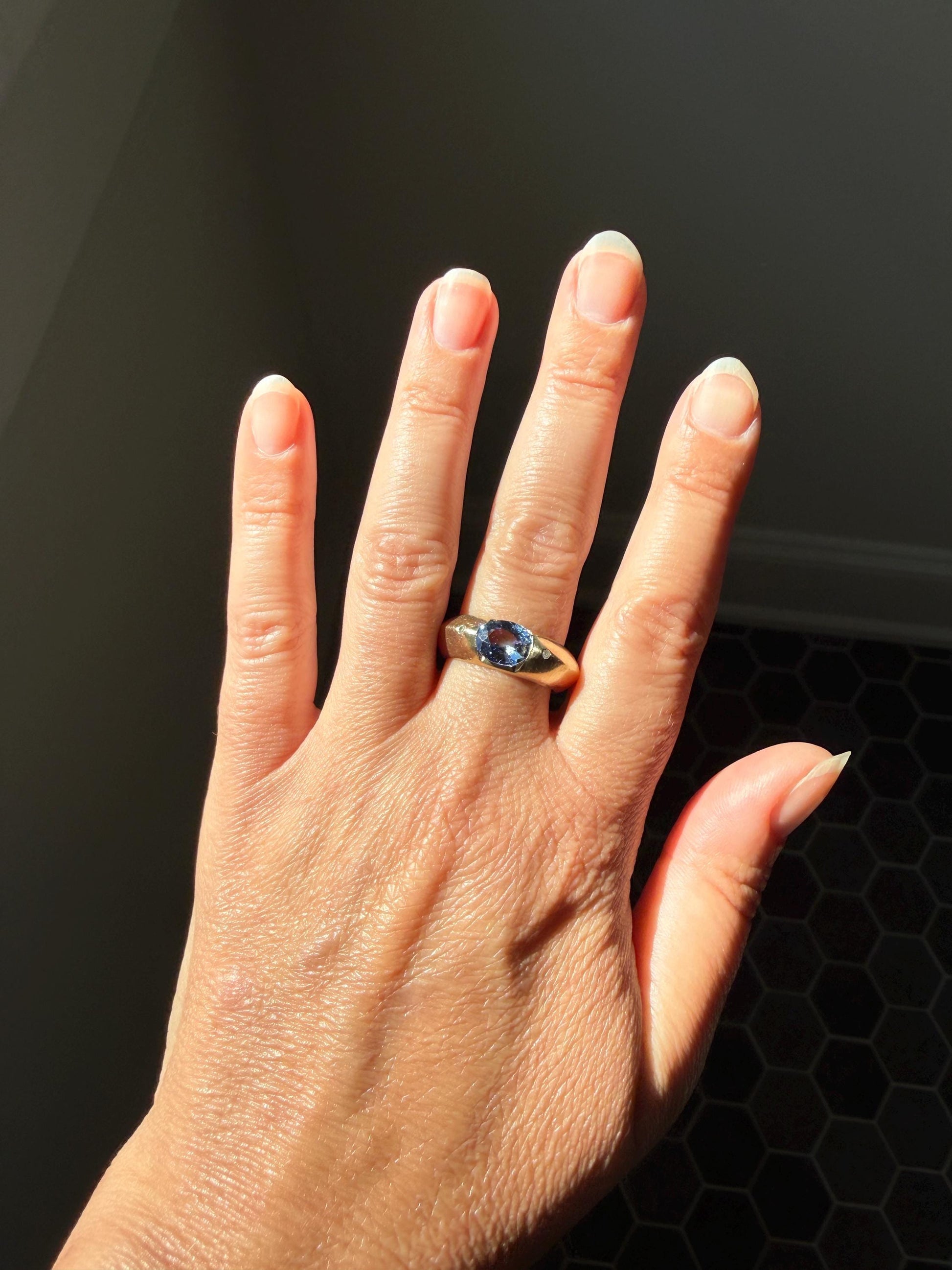 Chunky Natural Pale Blue SAPPHIRE Knife Edge Domed Bombe Ring Band French Vintage 14k Gold Retro Statement Stacker East West Oval Cornflower