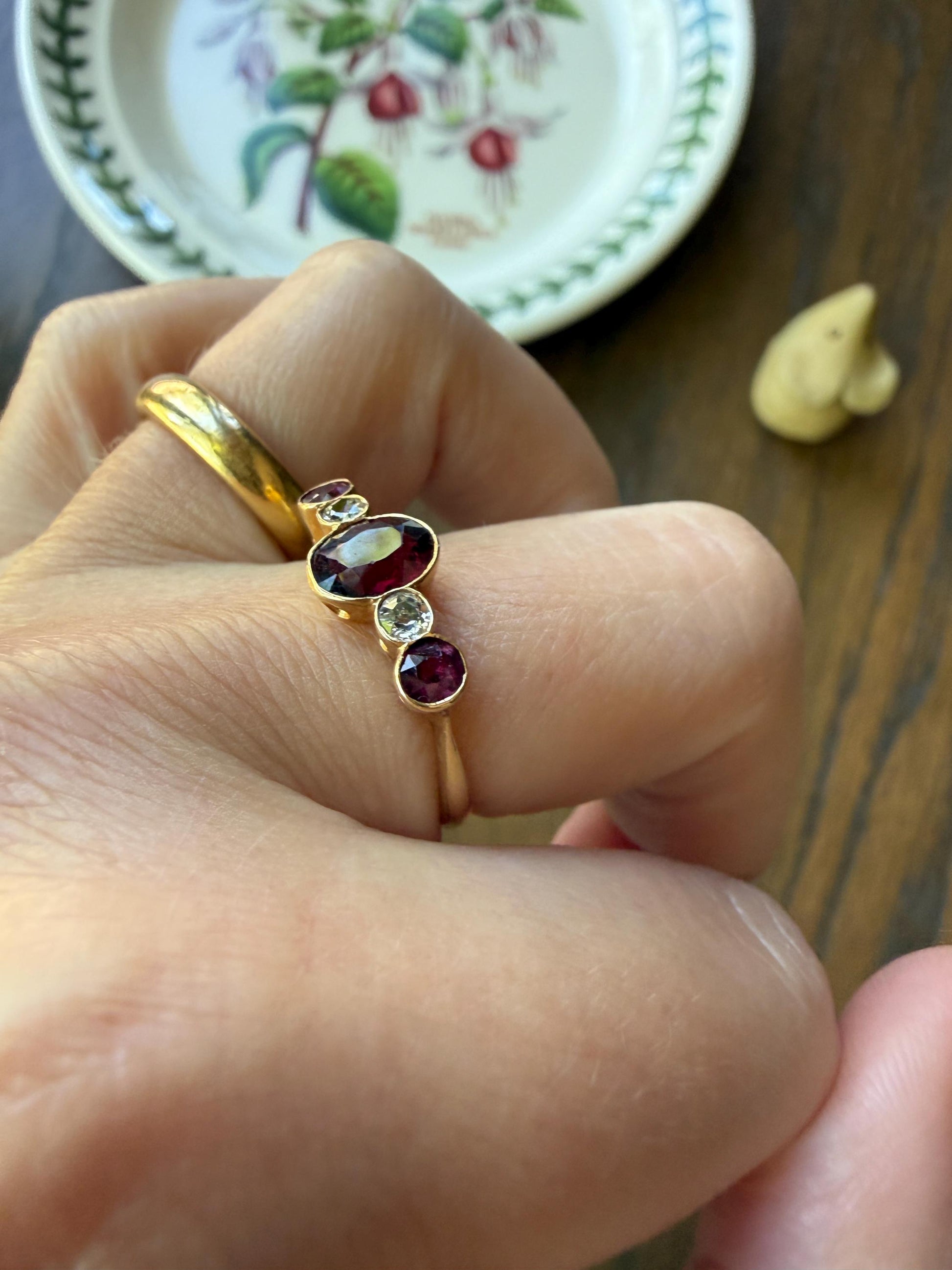 Five Stone RUBY Garnet Natural Old Mine Cut DIAMOND 18k Gold Ring Stacker Band Oval Bezel Set