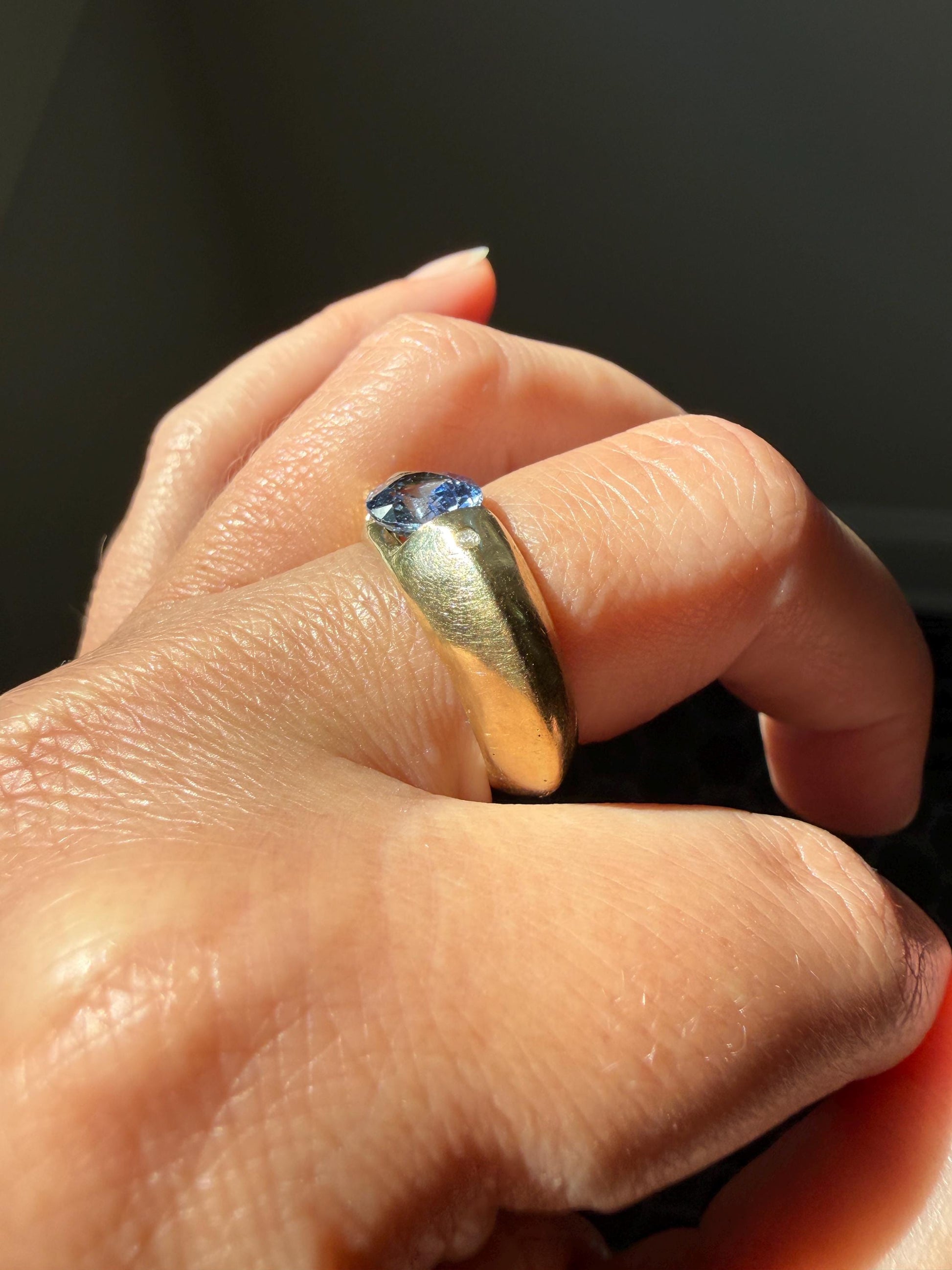 Chunky Natural Pale Blue SAPPHIRE Knife Edge Domed Bombe Ring Band French Vintage 14k Gold Retro Statement Stacker East West Oval Cornflower