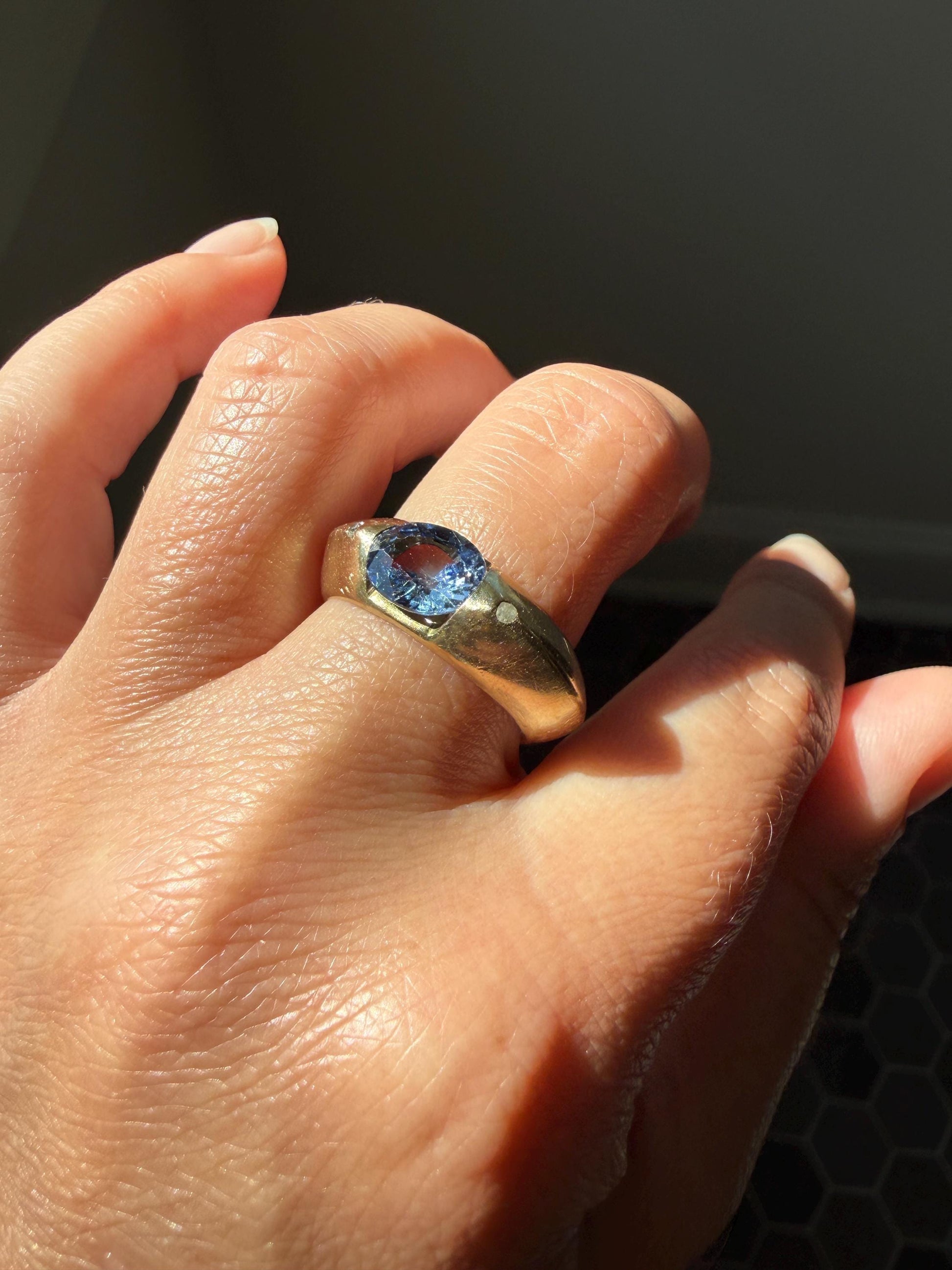 Chunky Natural Pale Blue SAPPHIRE Knife Edge Domed Bombe Ring Band French Vintage 14k Gold Retro Statement Stacker East West Oval Cornflower