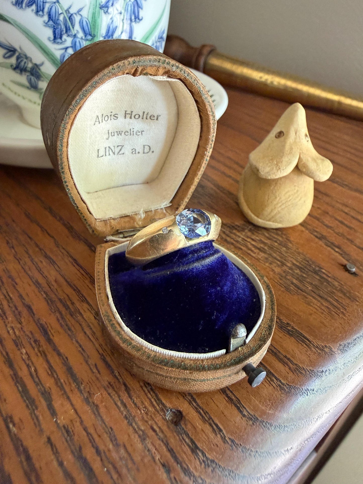 Chunky Natural Pale Blue SAPPHIRE Knife Edge Domed Bombe Ring Band French Vintage 14k Gold Retro Statement Stacker East West Oval Cornflower