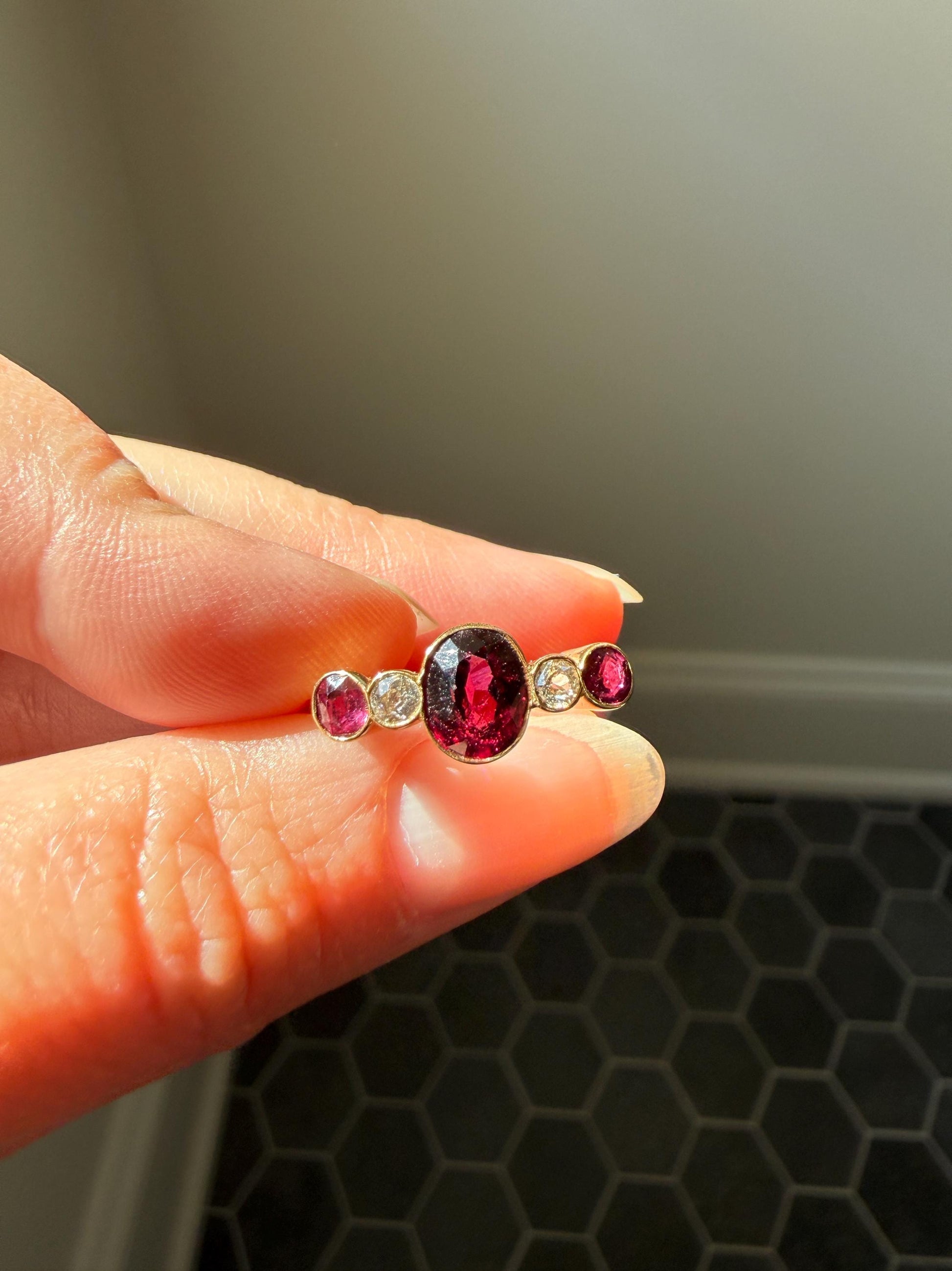 Five Stone RUBY Garnet Natural Old Mine Cut DIAMOND 18k Gold Ring Stacker Band Oval Bezel Set