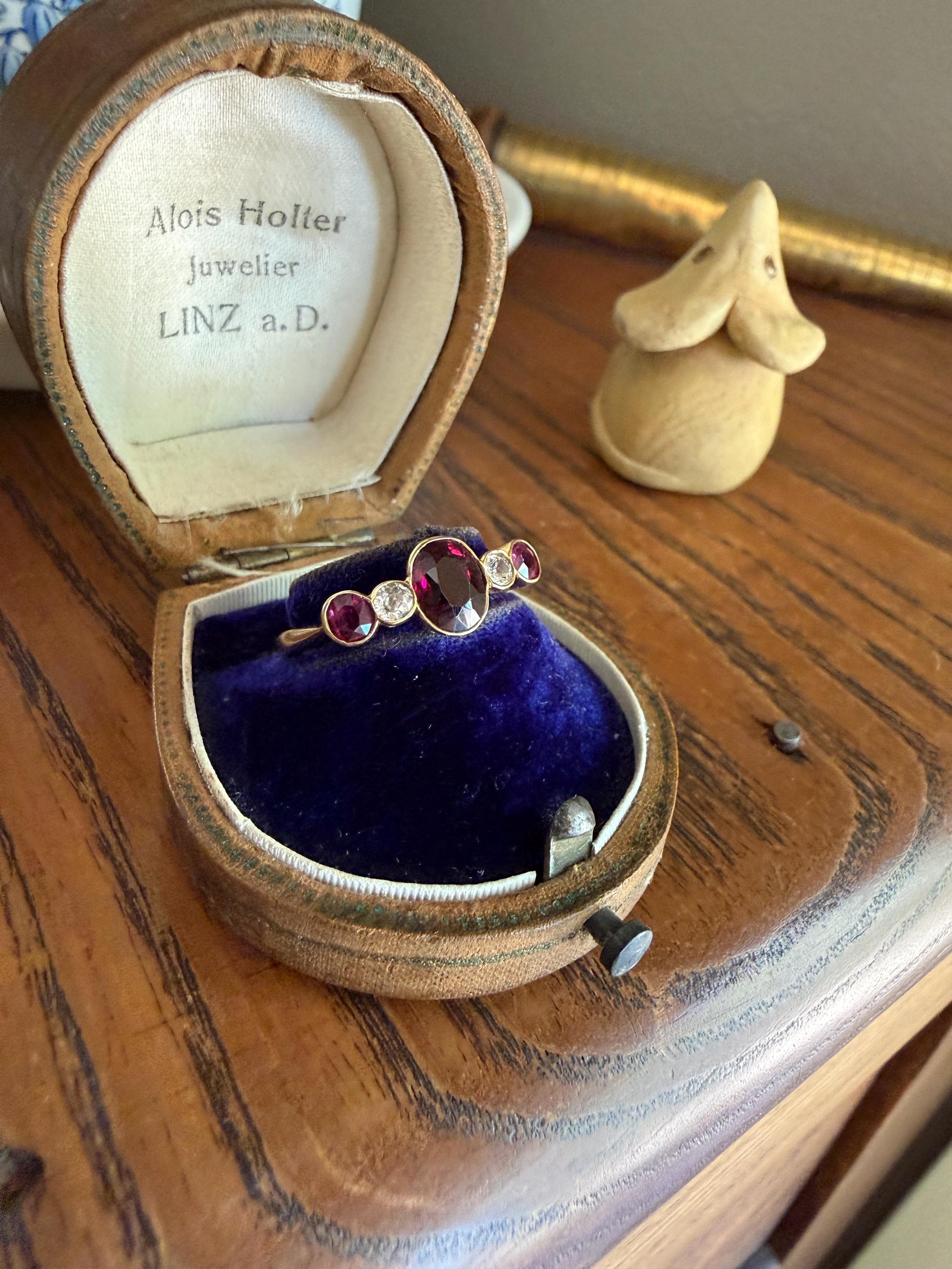 Five Stone RUBY Garnet Natural Old Mine Cut DIAMOND 18k Gold Ring Stacker Band Oval Bezel Set