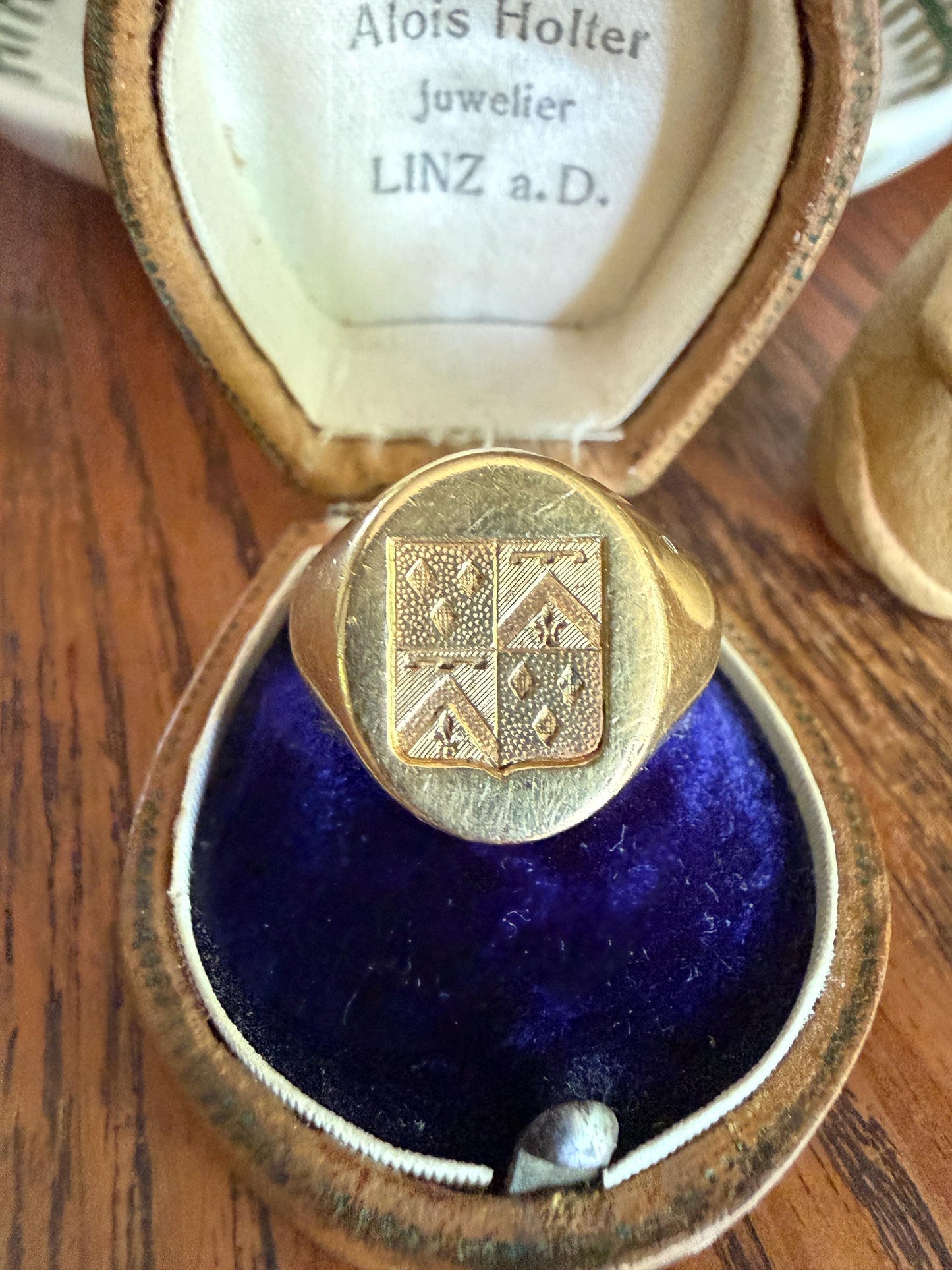 HEAVY 22g Solid 18k Gold Unisex Signet Ring Chunky French Antique Chevron Fleur De Lis Diamond Flag Banner Coat of Arms Heraldic Crest