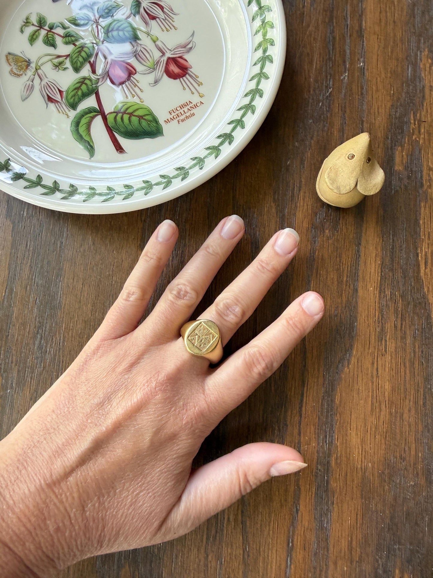 HEAVY 22g Solid 18k Gold Unisex Signet Ring Chunky French Antique Chevron Fleur De Lis Diamond Flag Banner Coat of Arms Heraldic Crest