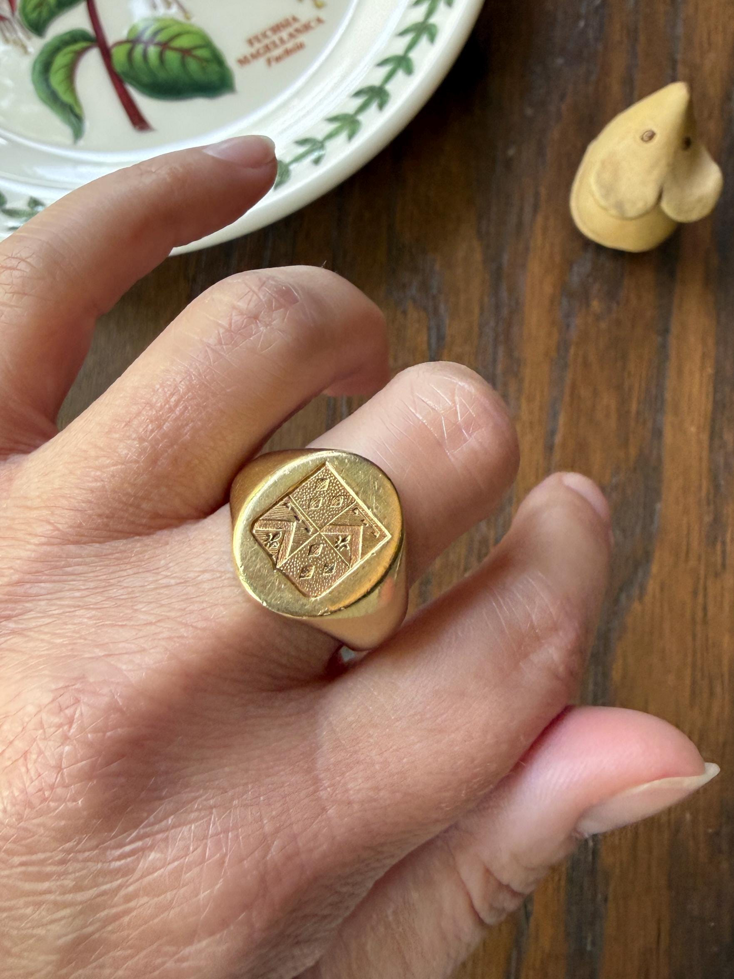 HEAVY 22g Solid 18k Gold Unisex Signet Ring Chunky French Antique Chevron Fleur De Lis Diamond Flag Banner Coat of Arms Heraldic Crest
