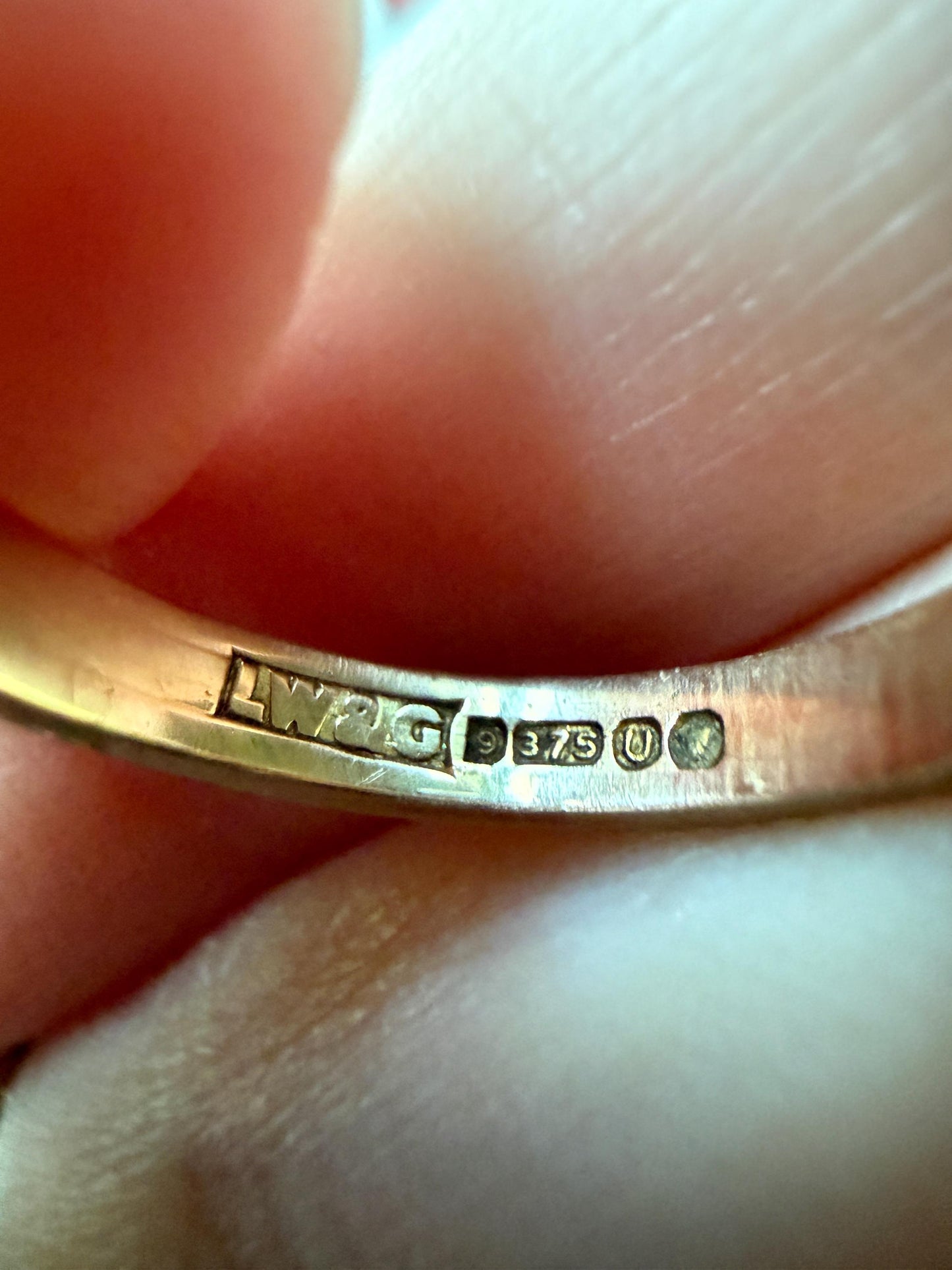 Vintage Floral Wedding Band 9k Gold Faceted Orange Blossom Forget Me Not Beveled Pyramid Stacker Eternity Ring Flower Shimmer