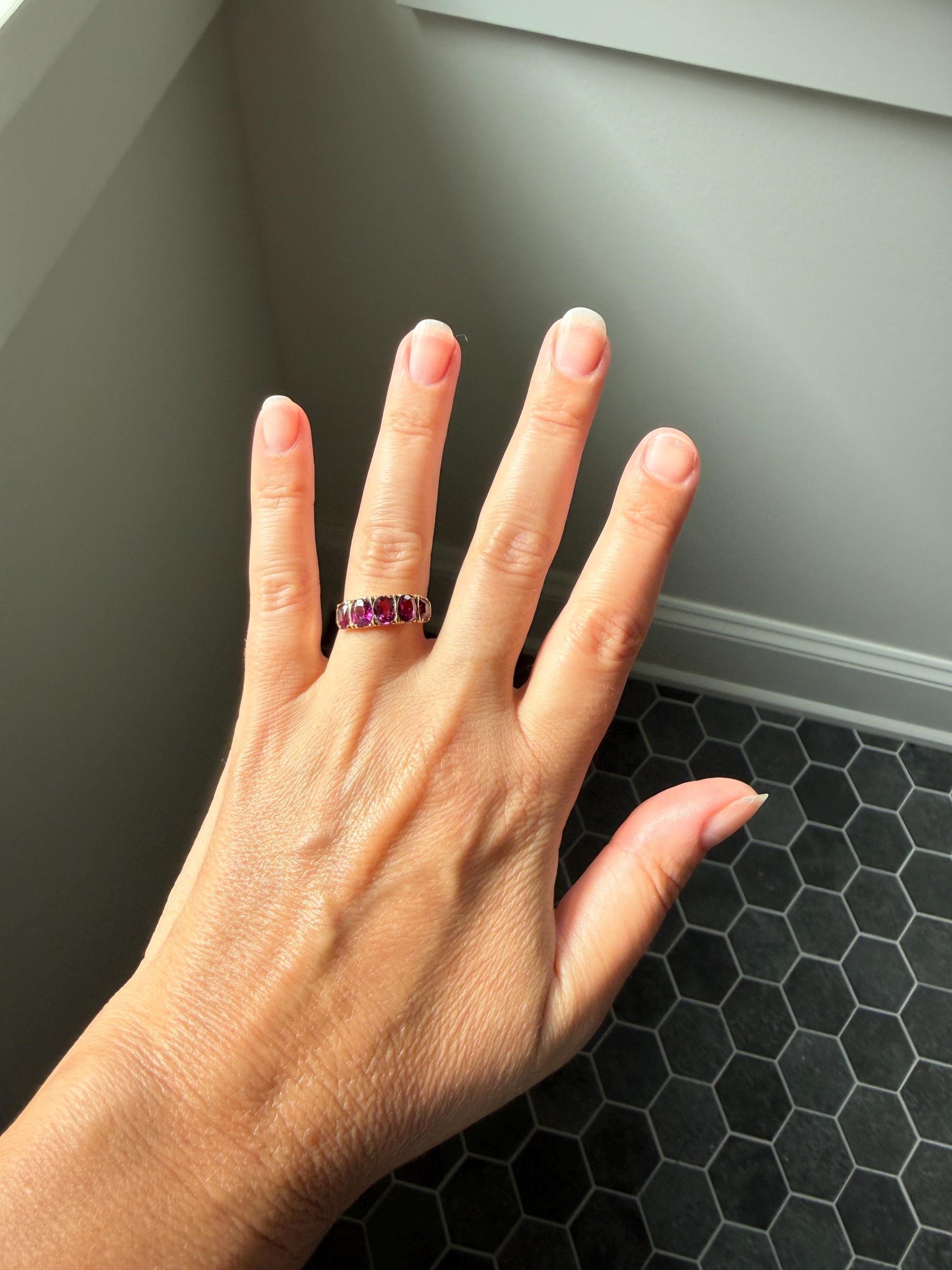 Antique Almandine GARNET Five Stone Oval Stacker Band 15k Gold Ring Purple Colorful Geometric Romantic Gift Juicy Berry Color Graduating