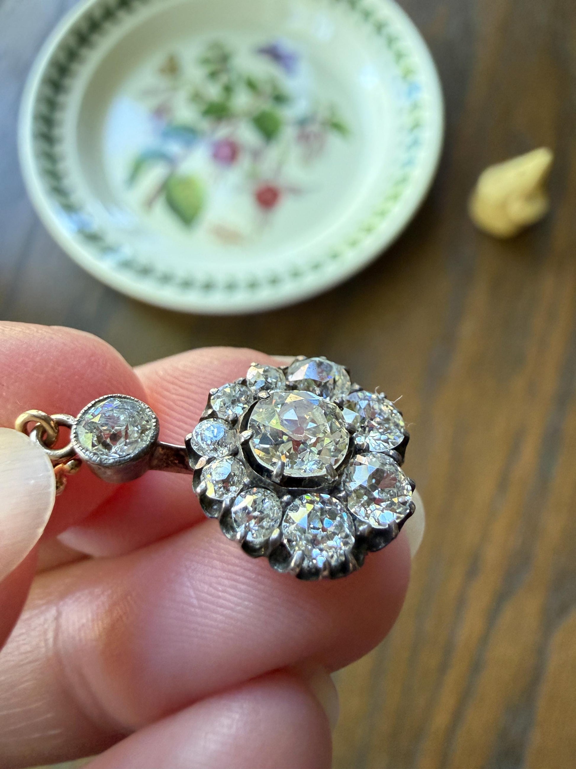 Gorgeous Antique 2.25 Carat Old Mine Cut DIAMOND Daisy Cluster PENDANT 18k Gold Circle Halo Clasping Bale 2.25Ctw