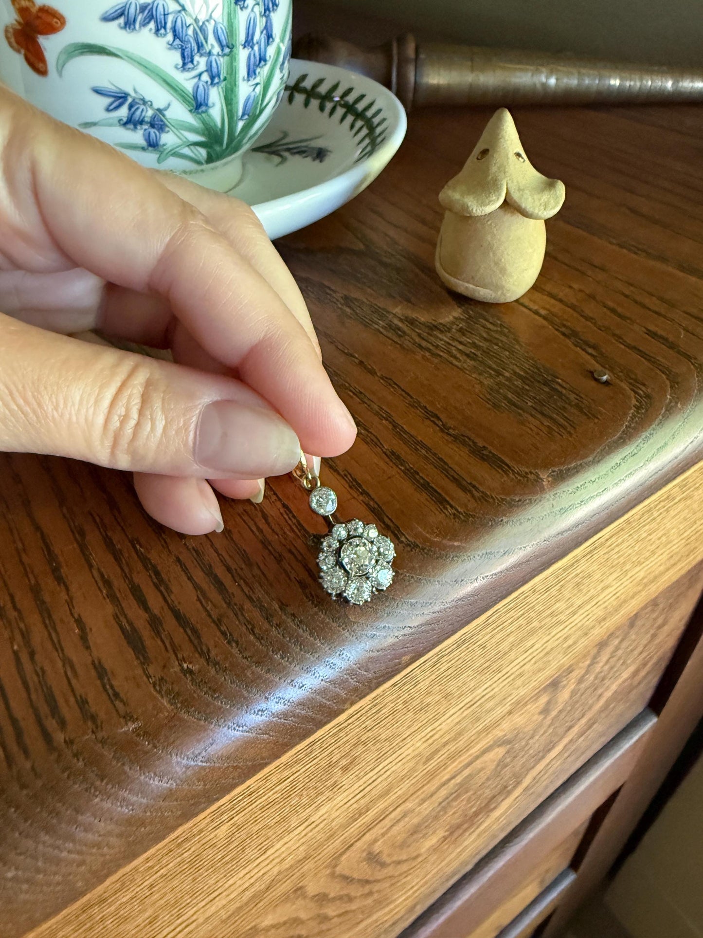 Gorgeous Antique 2.25 Carat Old Mine Cut DIAMOND Daisy Cluster PENDANT 18k Gold Circle Halo Clasping Bale 2.25Ctw