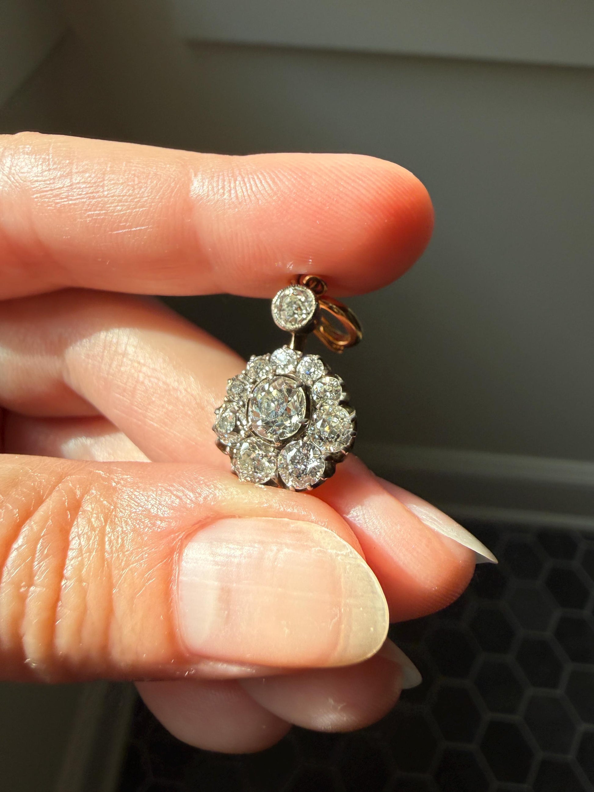 Gorgeous Antique 2.25 Carat Old Mine Cut DIAMOND Daisy Cluster PENDANT 18k Gold Circle Halo Clasping Bale 2.25Ctw