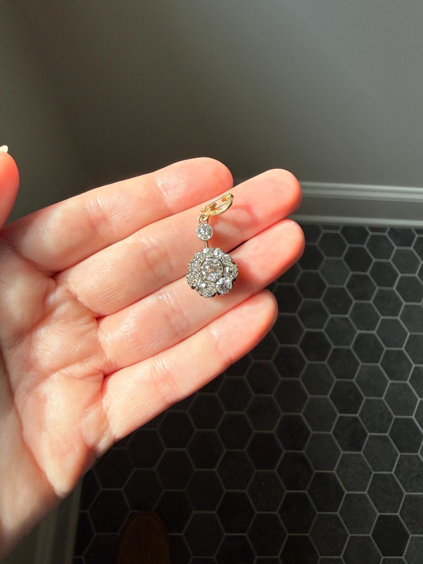 Gorgeous Antique 2.25 Carat Old Mine Cut DIAMOND Daisy Cluster PENDANT 18k Gold Circle Halo Clasping Bale 2.25Ctw