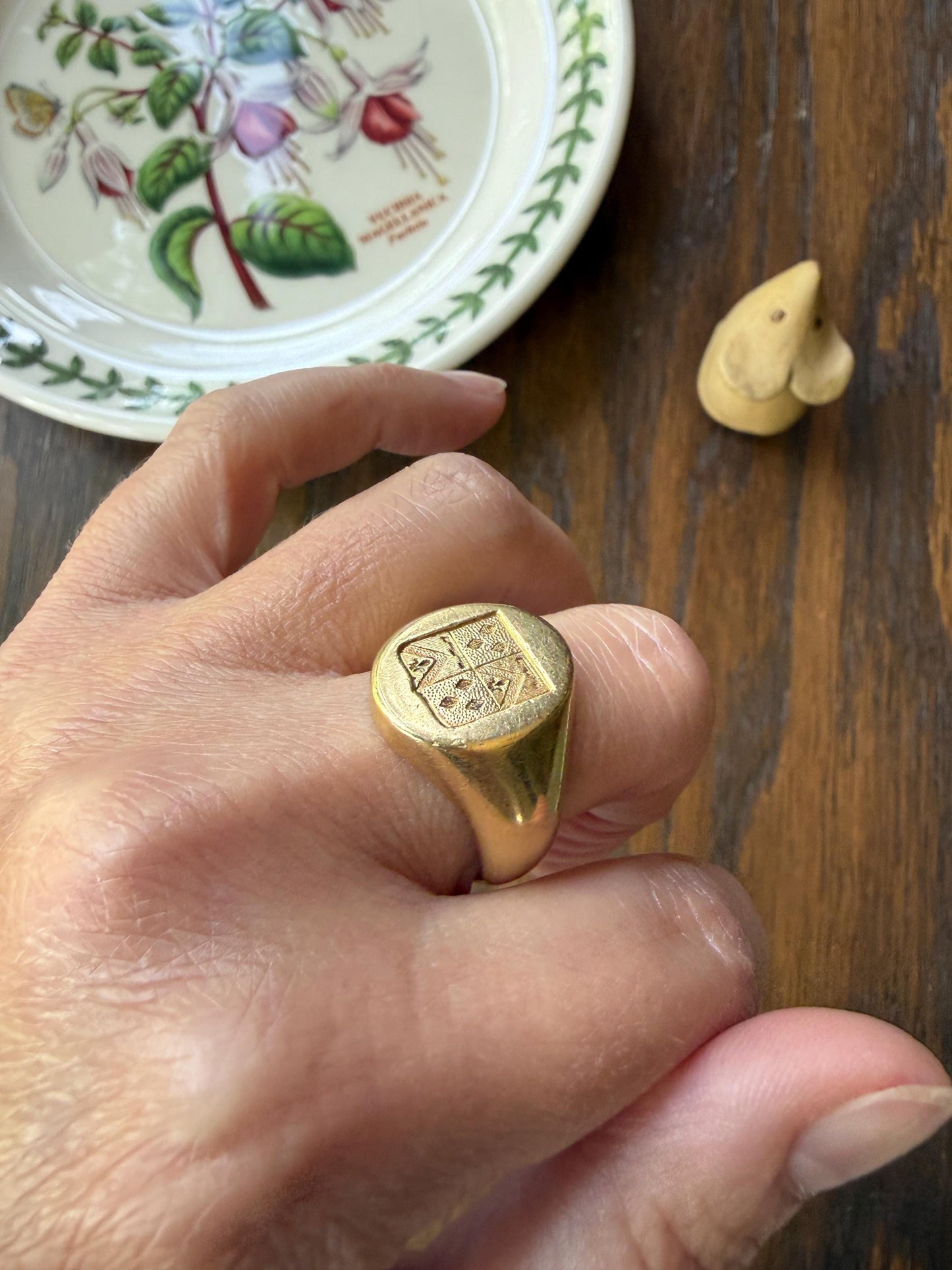 HEAVY 22g Solid 18k Gold Unisex Signet Ring Chunky French Antique Chevron Fleur De Lis Diamond Flag Banner Coat of Arms Heraldic Crest