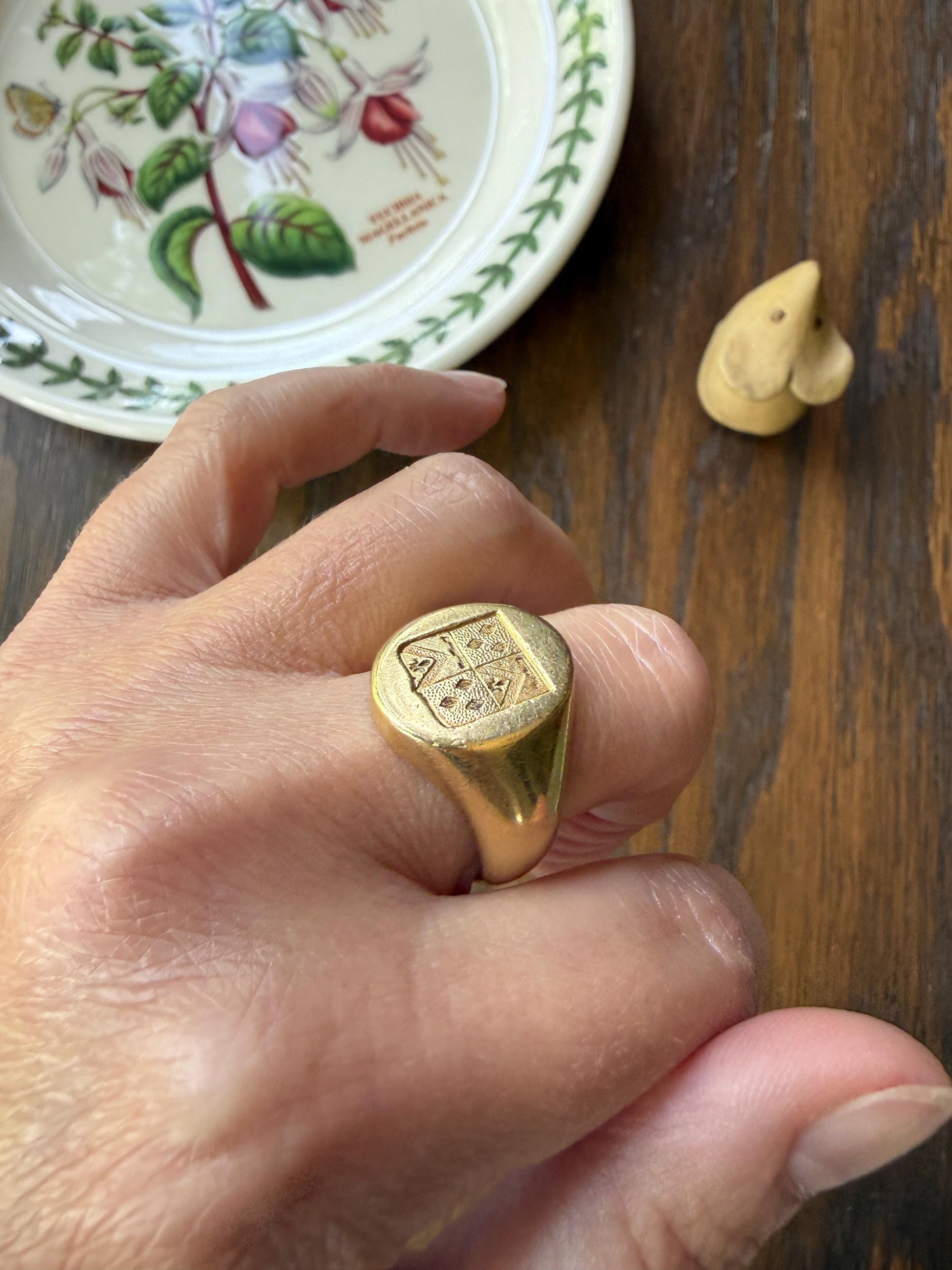 HEAVY 22g Solid 18k Gold Unisex Signet Ring Chunky French Antique Chevron Fleur De Lis Diamond Flag Banner Coat of Arms Heraldic Crest