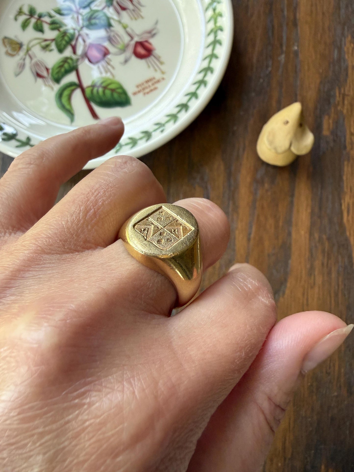 HEAVY 22g Solid 18k Gold Unisex Signet Ring Chunky French Antique Chevron Fleur De Lis Diamond Flag Banner Coat of Arms Heraldic Crest