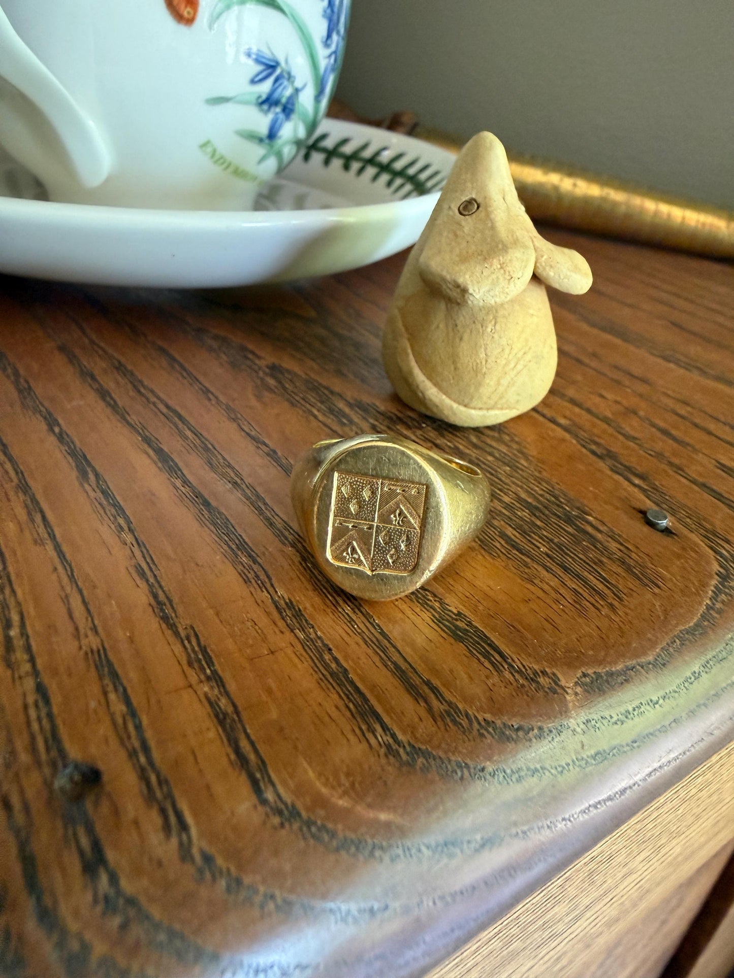 HEAVY 22g Solid 18k Gold Unisex Signet Ring Chunky French Antique Chevron Fleur De Lis Diamond Flag Banner Coat of Arms Heraldic Crest