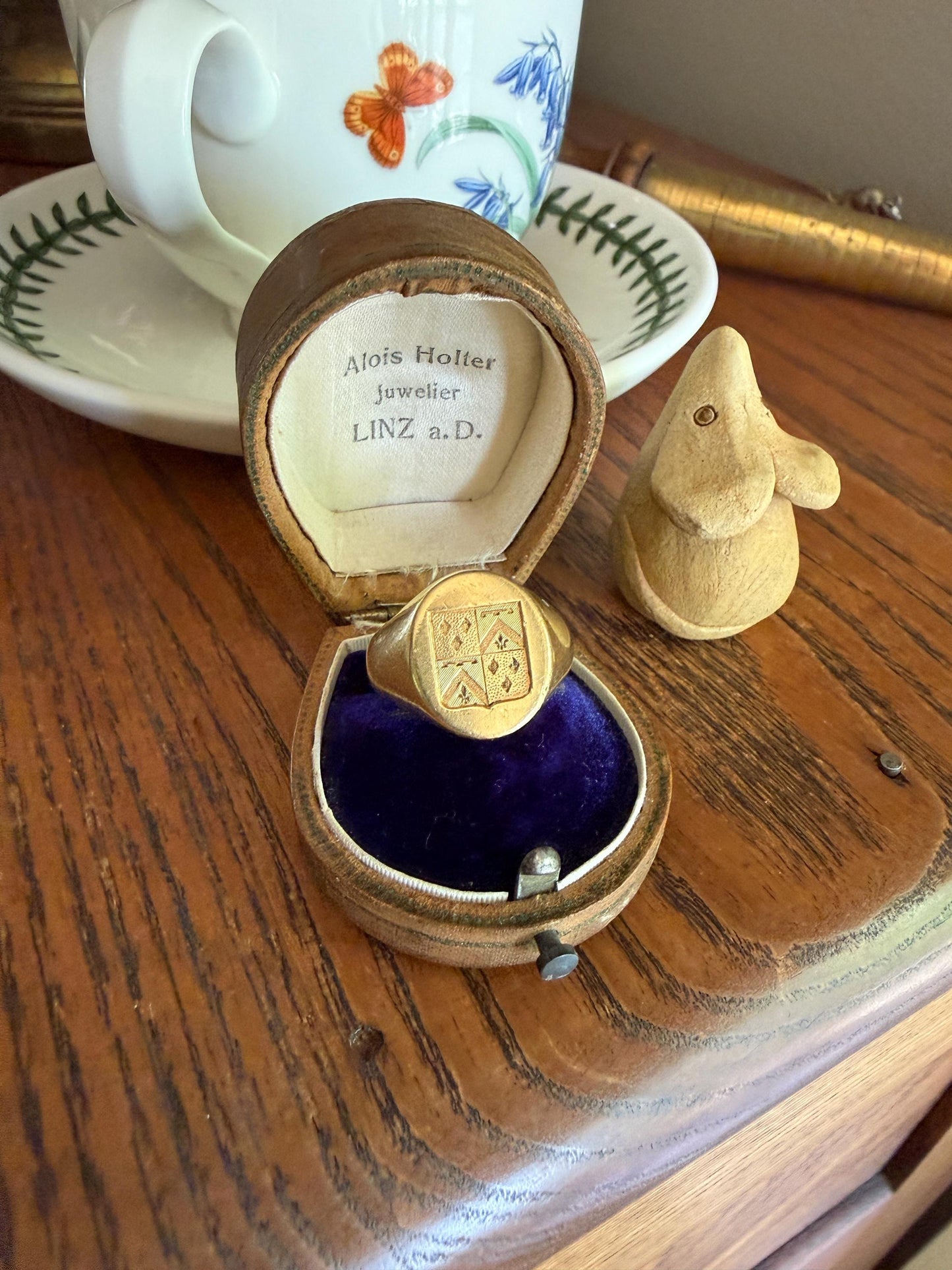HEAVY 22g Solid 18k Gold Unisex Signet Ring Chunky French Antique Chevron Fleur De Lis Diamond Flag Banner Coat of Arms Heraldic Crest