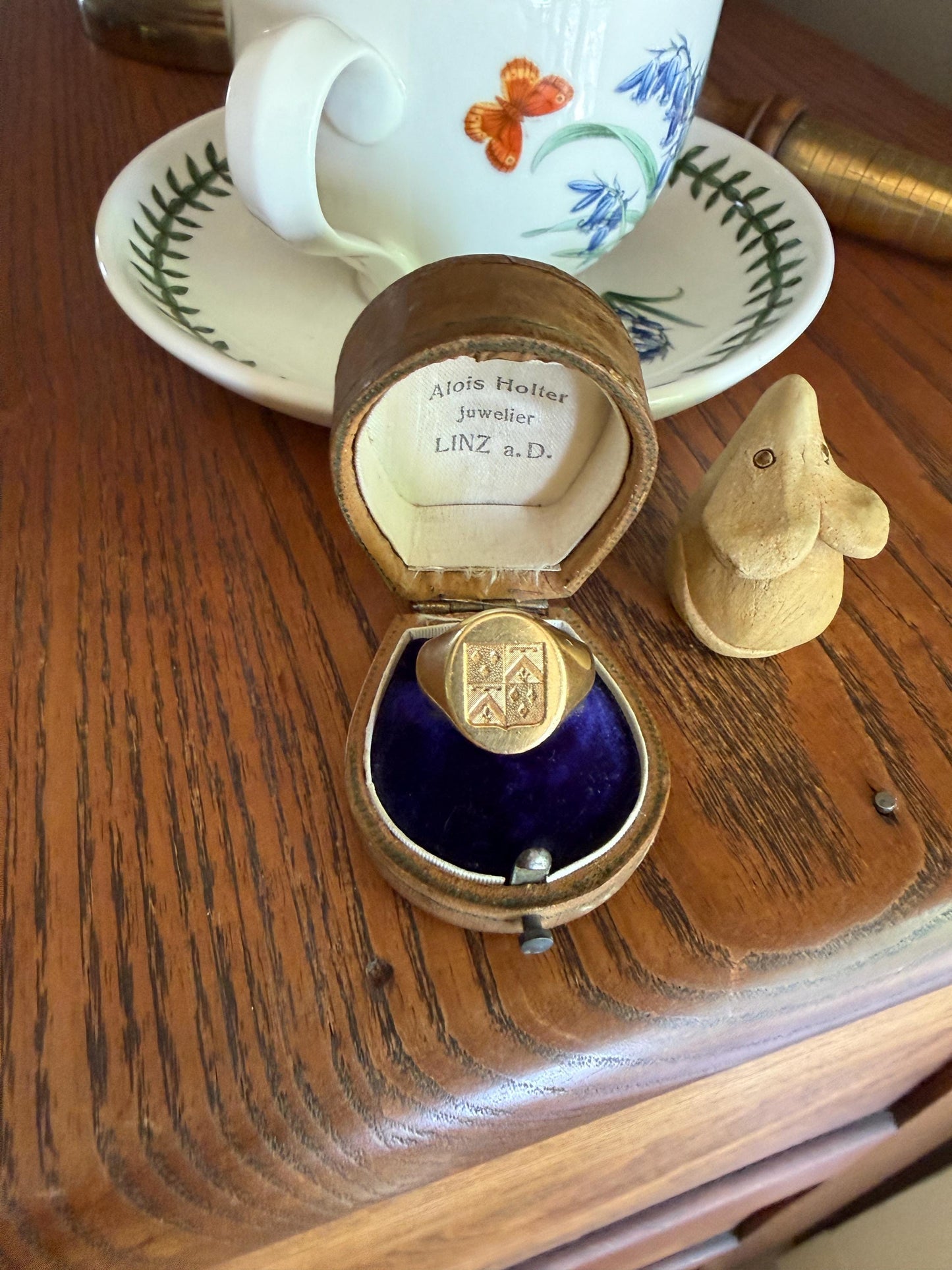 HEAVY 22g Solid 18k Gold Unisex Signet Ring Chunky French Antique Chevron Fleur De Lis Diamond Flag Banner Coat of Arms Heraldic Crest