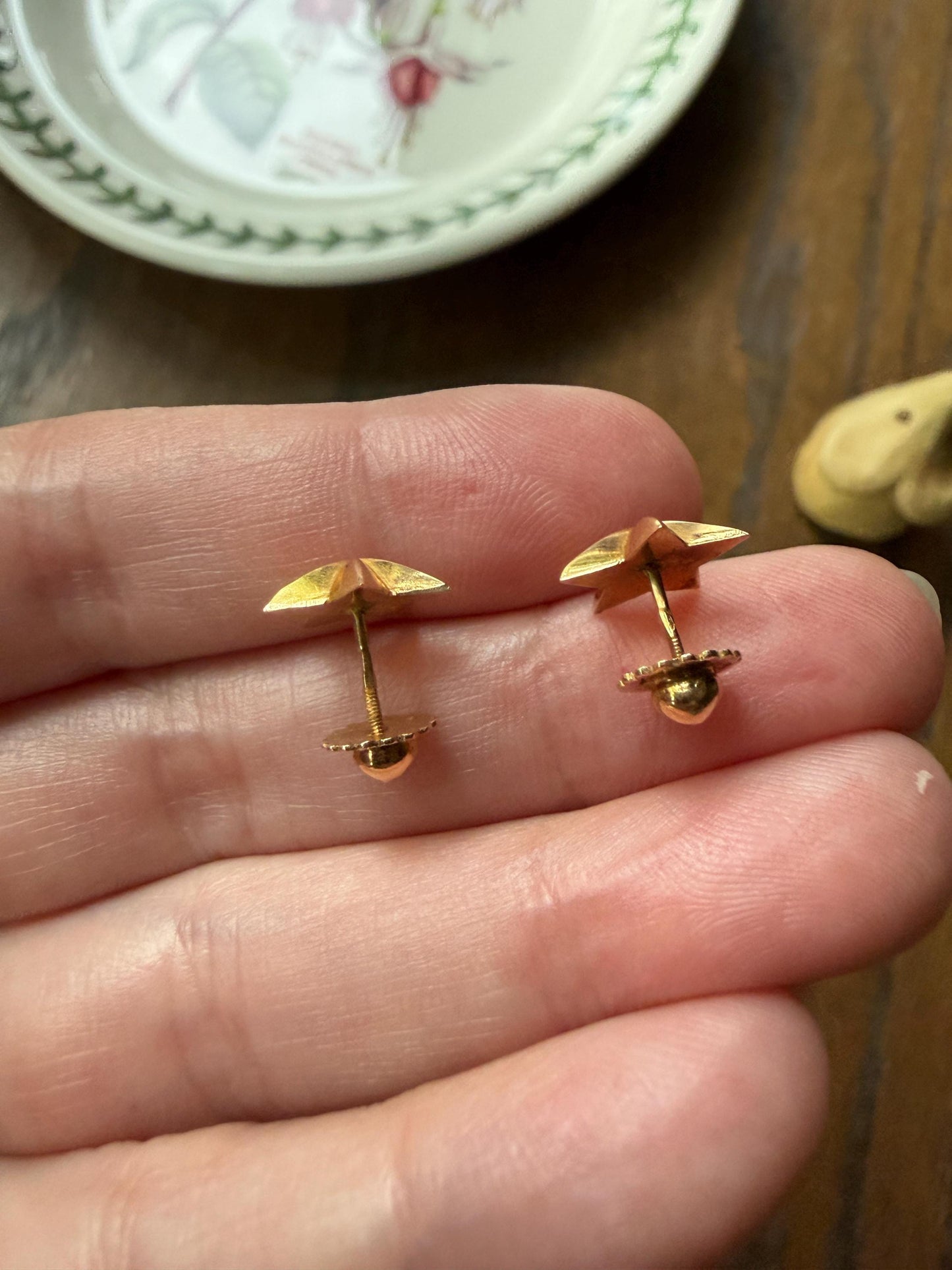 STARS 3D Studs Vintage to Antique French 18k GOLD Solid Figural EARRINGS Screw Back Faceted Shimmer Stud Minimalist