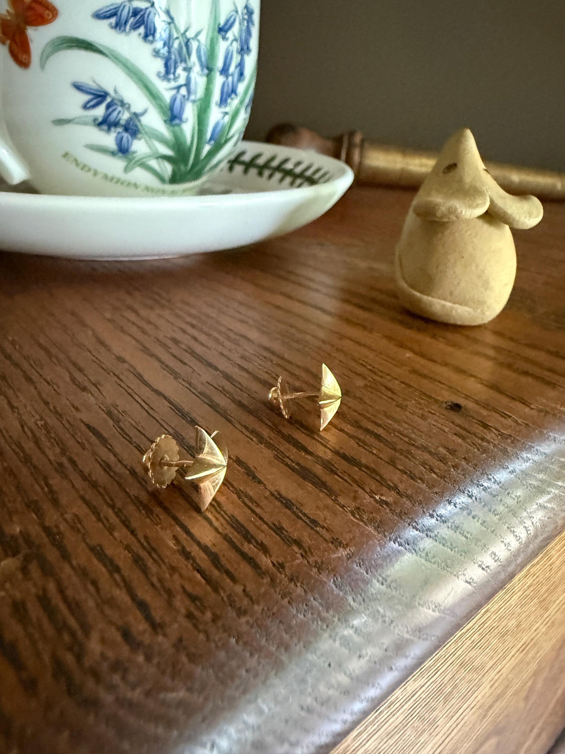 STARS 3D Studs Vintage to Antique French 18k GOLD Solid Figural EARRINGS Screw Back Faceted Shimmer Stud Minimalist