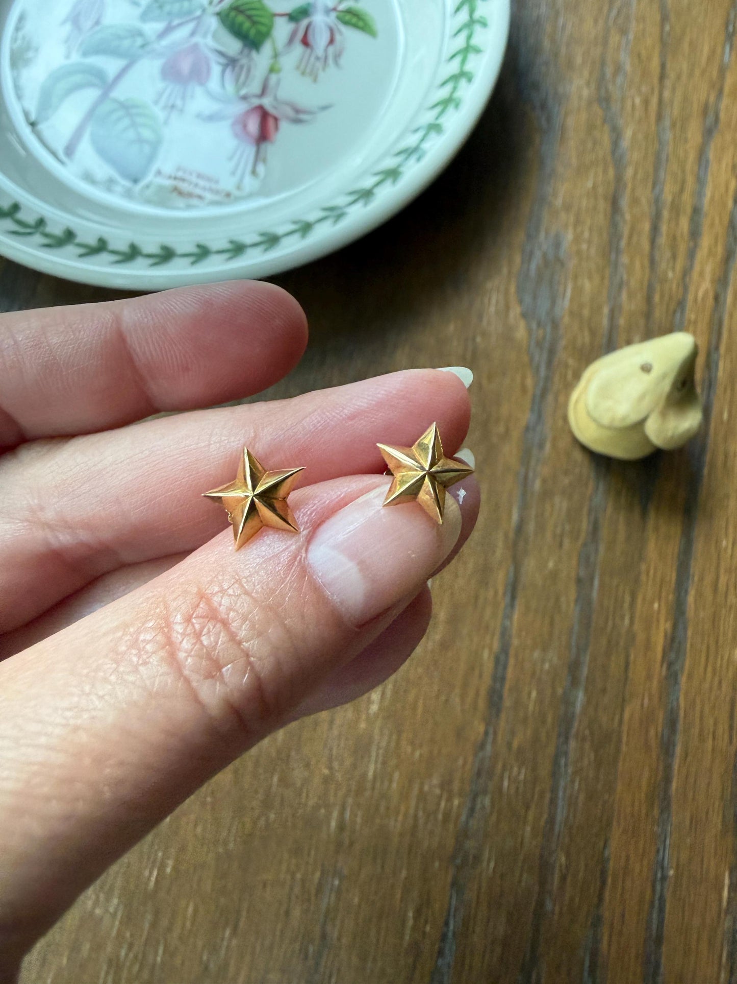 STARS 3D Studs Vintage to Antique French 18k GOLD Solid Figural EARRINGS Screw Back Faceted Shimmer Stud Minimalist