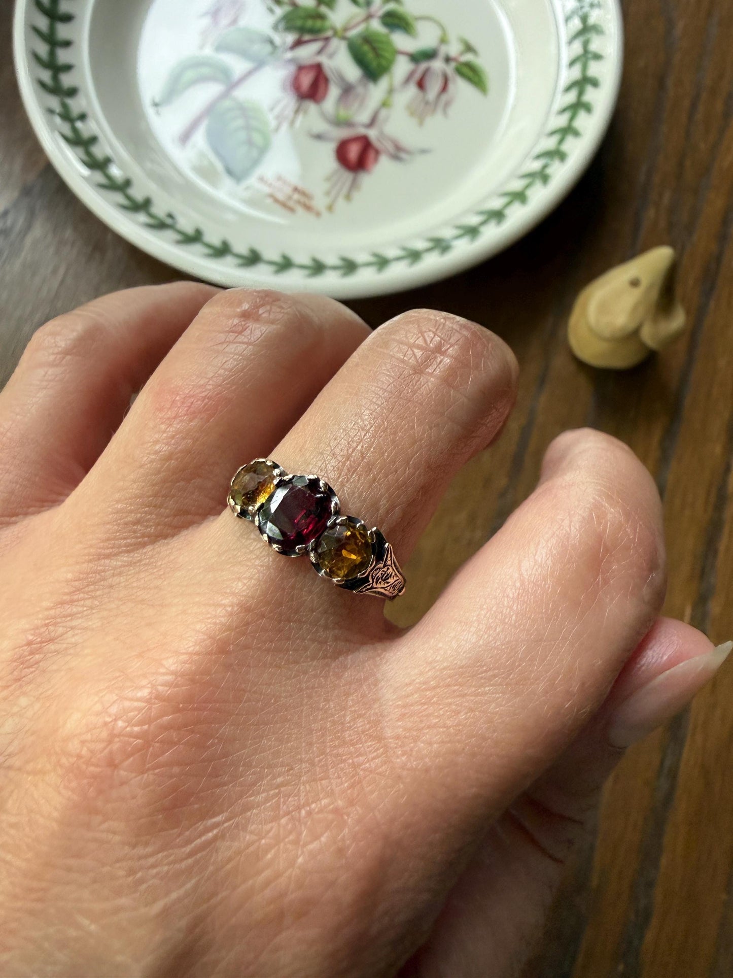 Rare Georgian Era Scottish Antique 14k Gold Three Stone Ring Garnet Citrine Red Yellow 360 Engraved Shank Inverness Known Maker Tulips