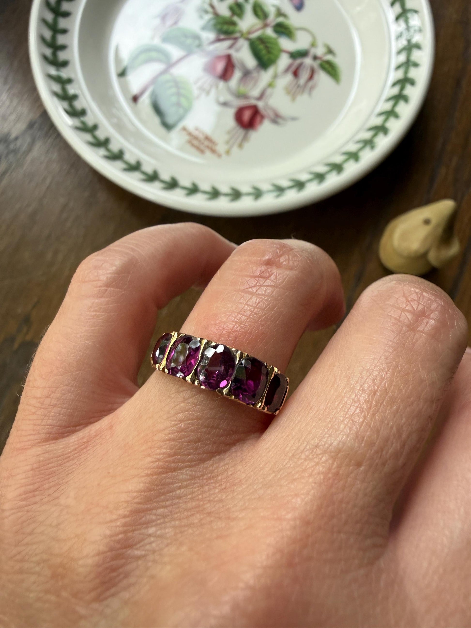 Antique Almandine GARNET Five Stone Oval Stacker Band 15k Gold Ring Purple Colorful Geometric Romantic Gift Juicy Berry Color Graduating