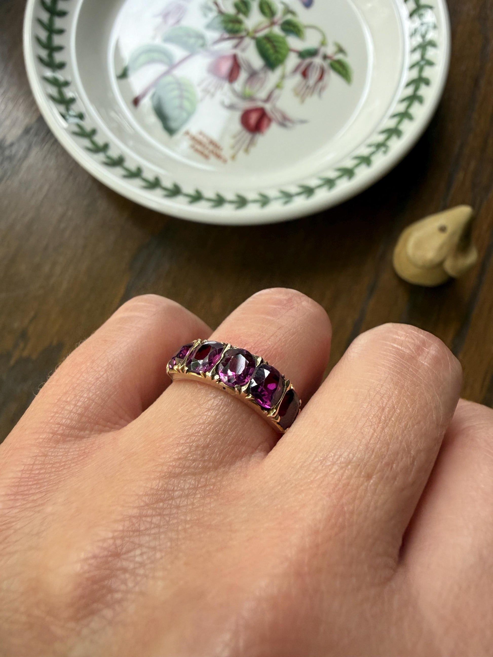Antique Almandine GARNET Five Stone Oval Stacker Band 15k Gold Ring Purple Colorful Geometric Romantic Gift Juicy Berry Color Graduating
