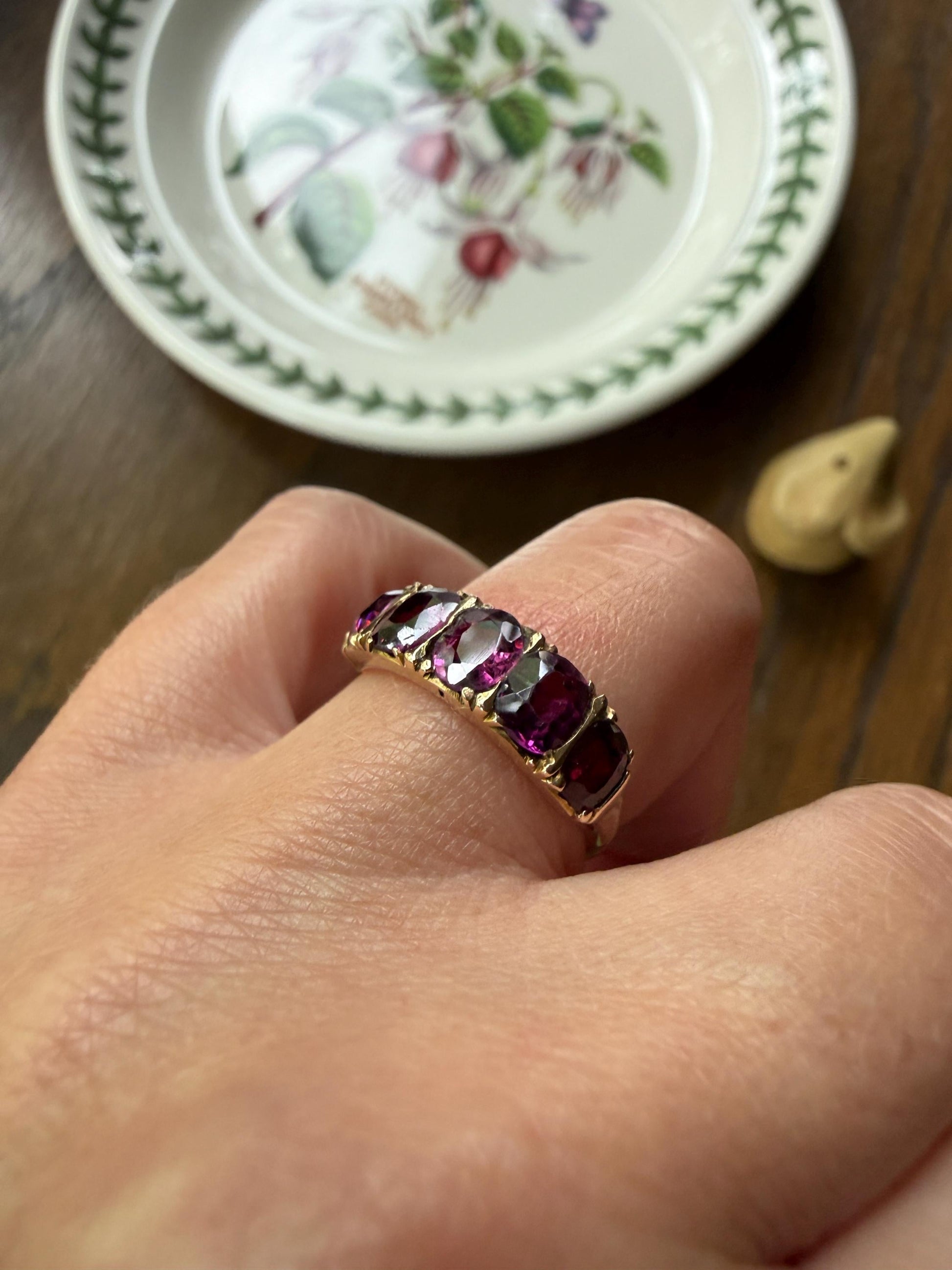 Antique Almandine GARNET Five Stone Oval Stacker Band 15k Gold Ring Purple Colorful Geometric Romantic Gift Juicy Berry Color Graduating