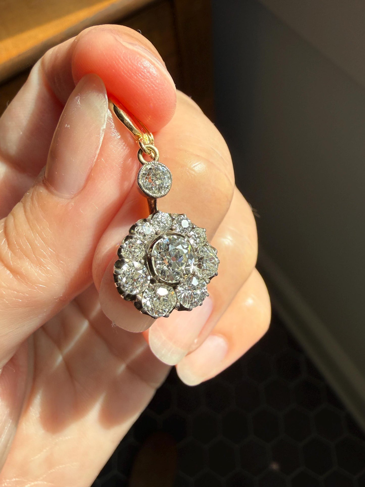 Gorgeous Antique 2.25 Carat Old Mine Cut DIAMOND Daisy Cluster PENDANT 18k Gold Circle Halo Clasping Bale 2.25Ctw