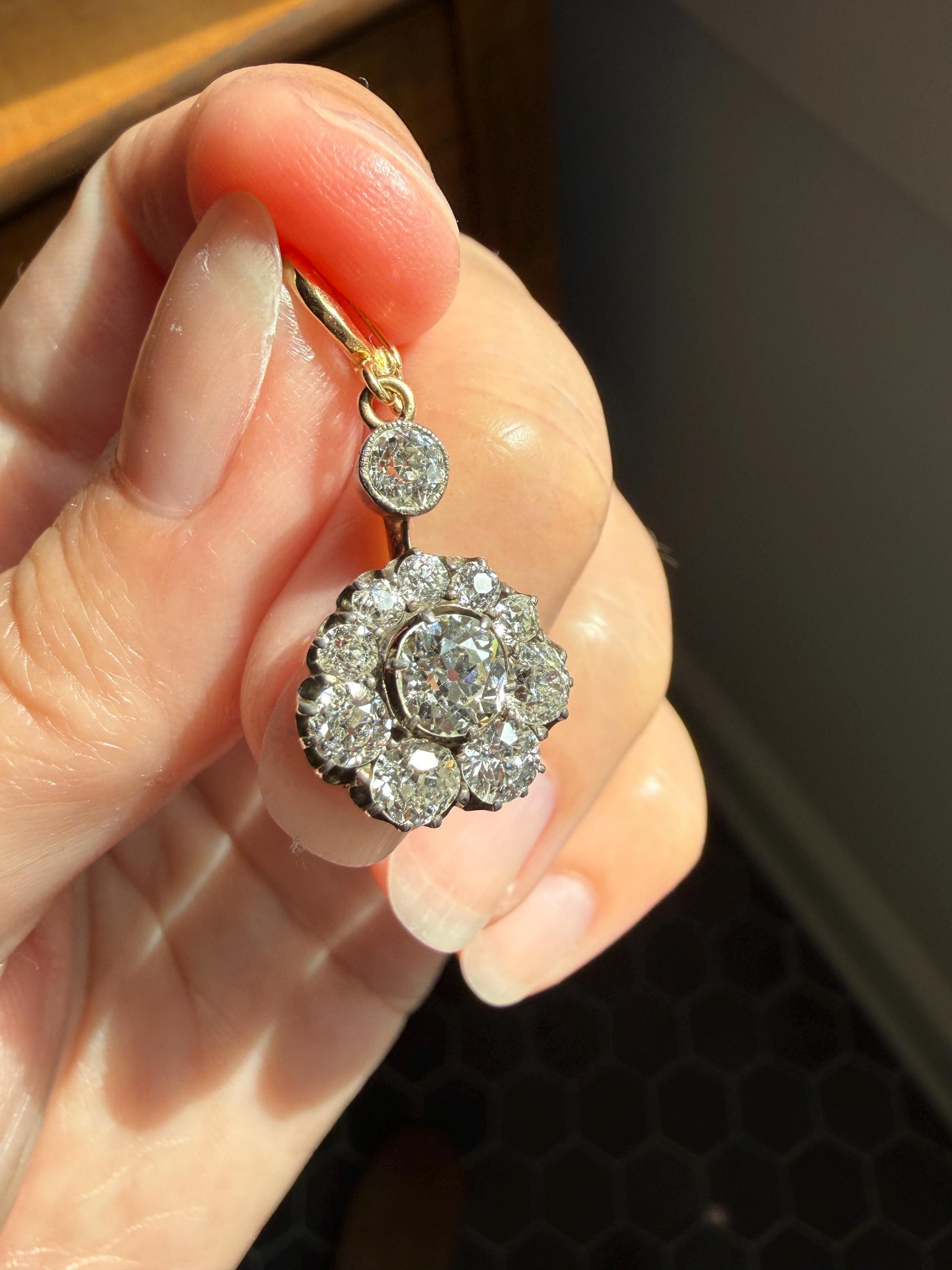 Gorgeous Antique 2.25 Carat Old Mine Cut DIAMOND Daisy Cluster PENDANT 18k Gold Circle Halo Clasping Bale 2.25Ctw