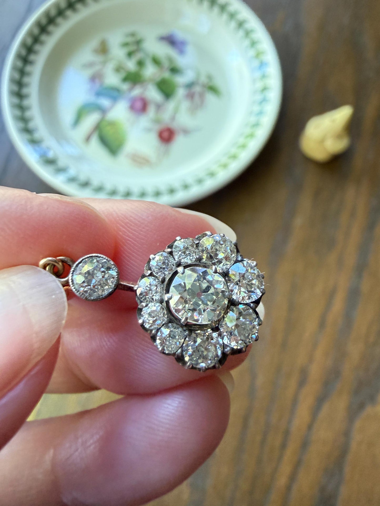 Gorgeous Antique 2.25 Carat Old Mine Cut DIAMOND Daisy Cluster PENDANT 18k Gold Circle Halo Clasping Bale 2.25Ctw