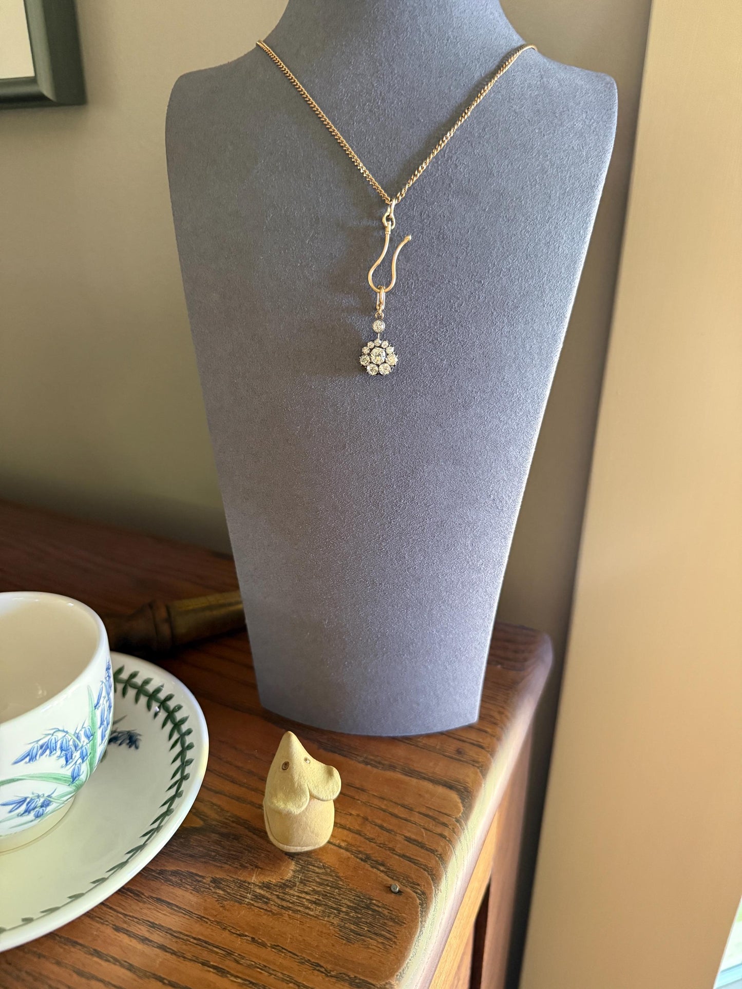 Gorgeous Antique 2.25 Carat Old Mine Cut DIAMOND Daisy Cluster PENDANT 18k Gold Circle Halo Clasping Bale 2.25Ctw