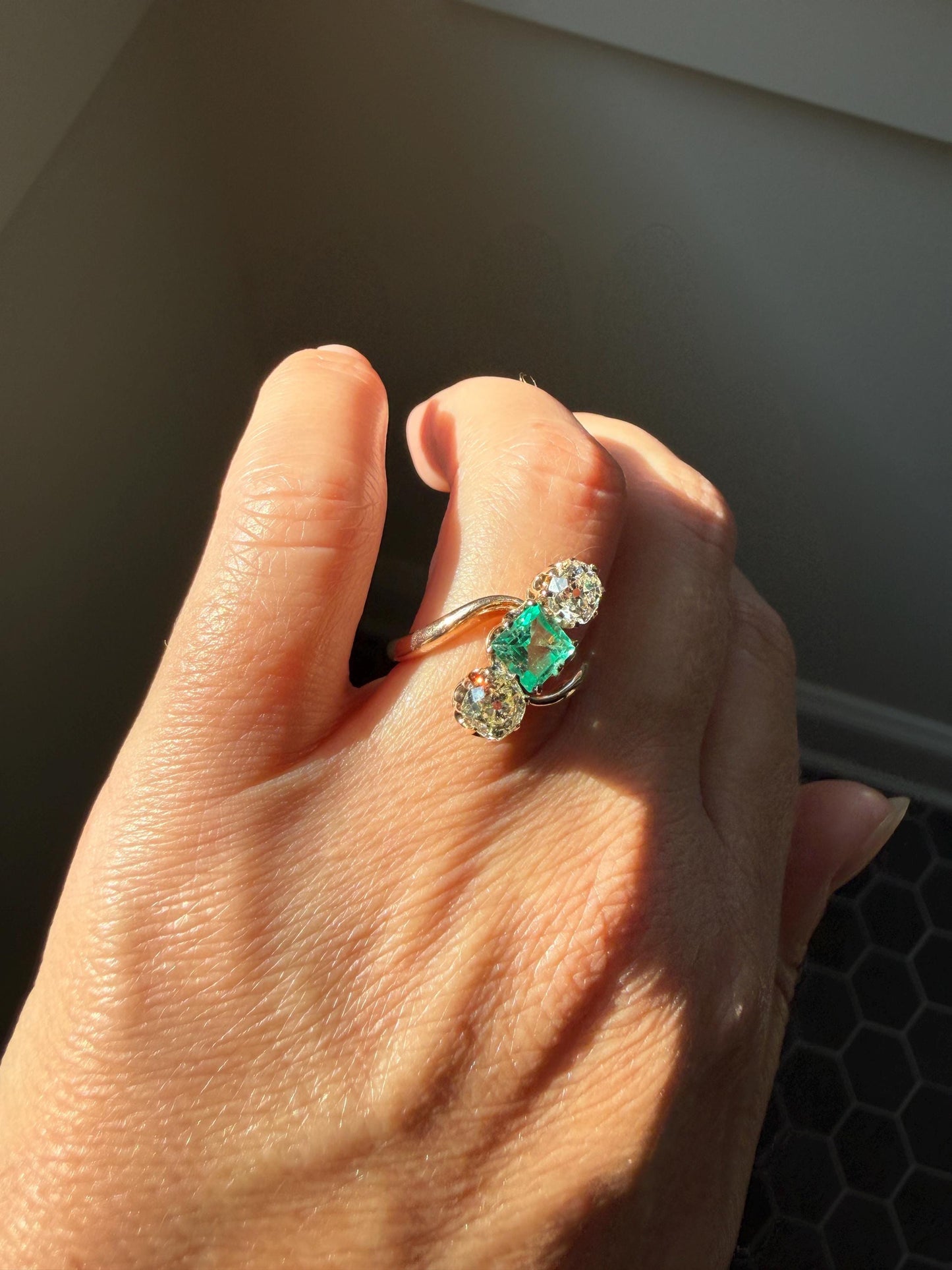 Antique Natural EMERALD & 1.2 Carat Old Mine Cut DIAMONDS Ring Swirl Bypass Band 14k Rose Gold Art Nouveau Green Sparkle